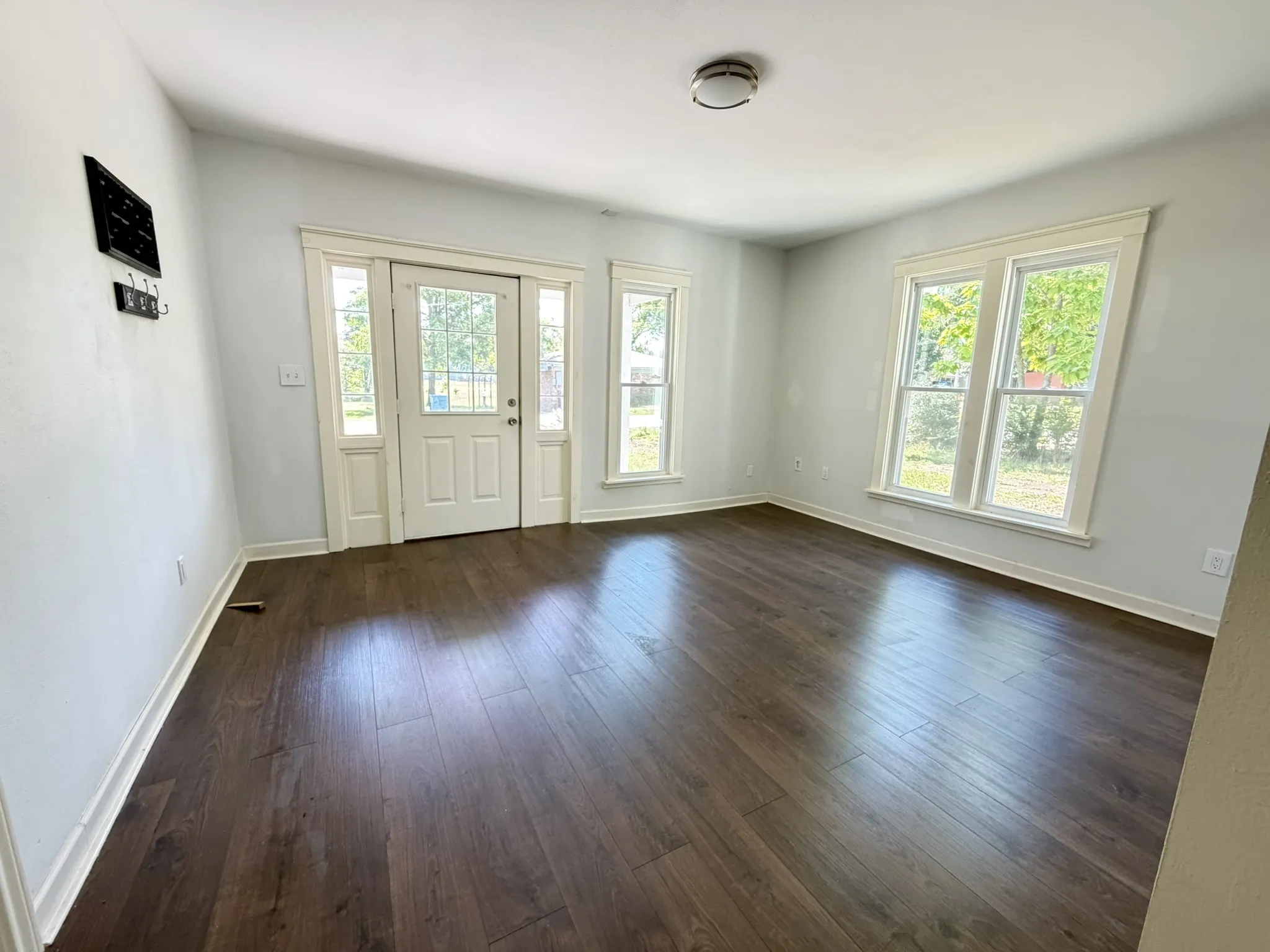 Single Family Residence For Sale in Wood County , 206 LIVE OAK, Winnsboro, Texas 75494, 3 Bedroom, 2 Bathroom, Garage spaces, 1,310 Sqft, built in 1910, mls#21358870, Real Estate Agent in Winnsboro, Homes For Sale in Wood county, Homes For Sale in Winnsboro, Realtor in Winnsboro Texas, Real Estate Brokerage Independent Realty Texas, Luminita Cordes Realtor