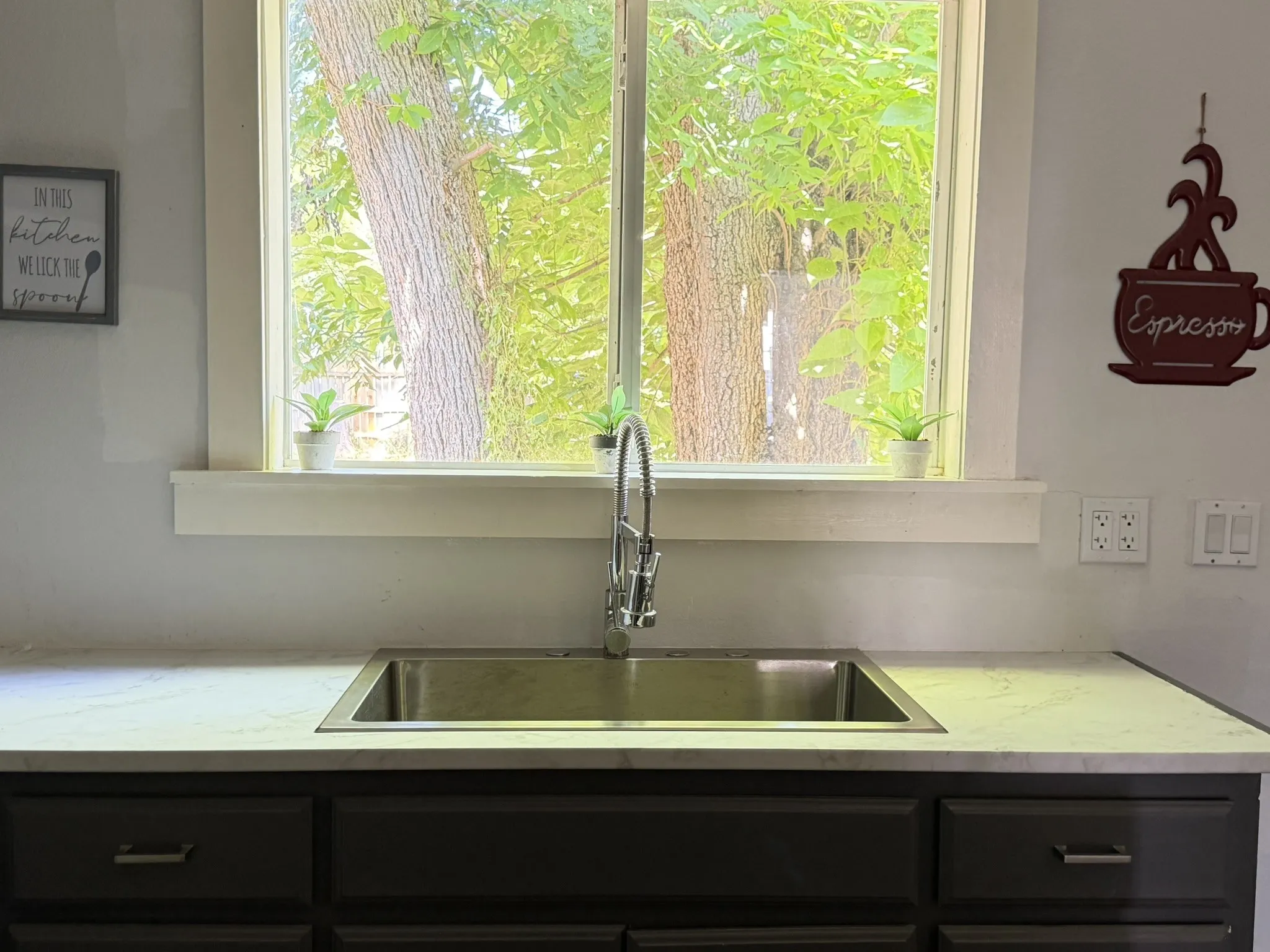 Single Family Residence For Sale in Wood County , 206 LIVE OAK, Winnsboro, Texas 75494, 3 Bedroom, 2 Bathroom, Garage spaces, 1,310 Sqft, built in 1910, mls#21358870, Real Estate Agent in Winnsboro, Homes For Sale in Wood county, Homes For Sale in Winnsboro, Realtor in Winnsboro Texas, Real Estate Brokerage Independent Realty Texas, Luminita Cordes Realtor