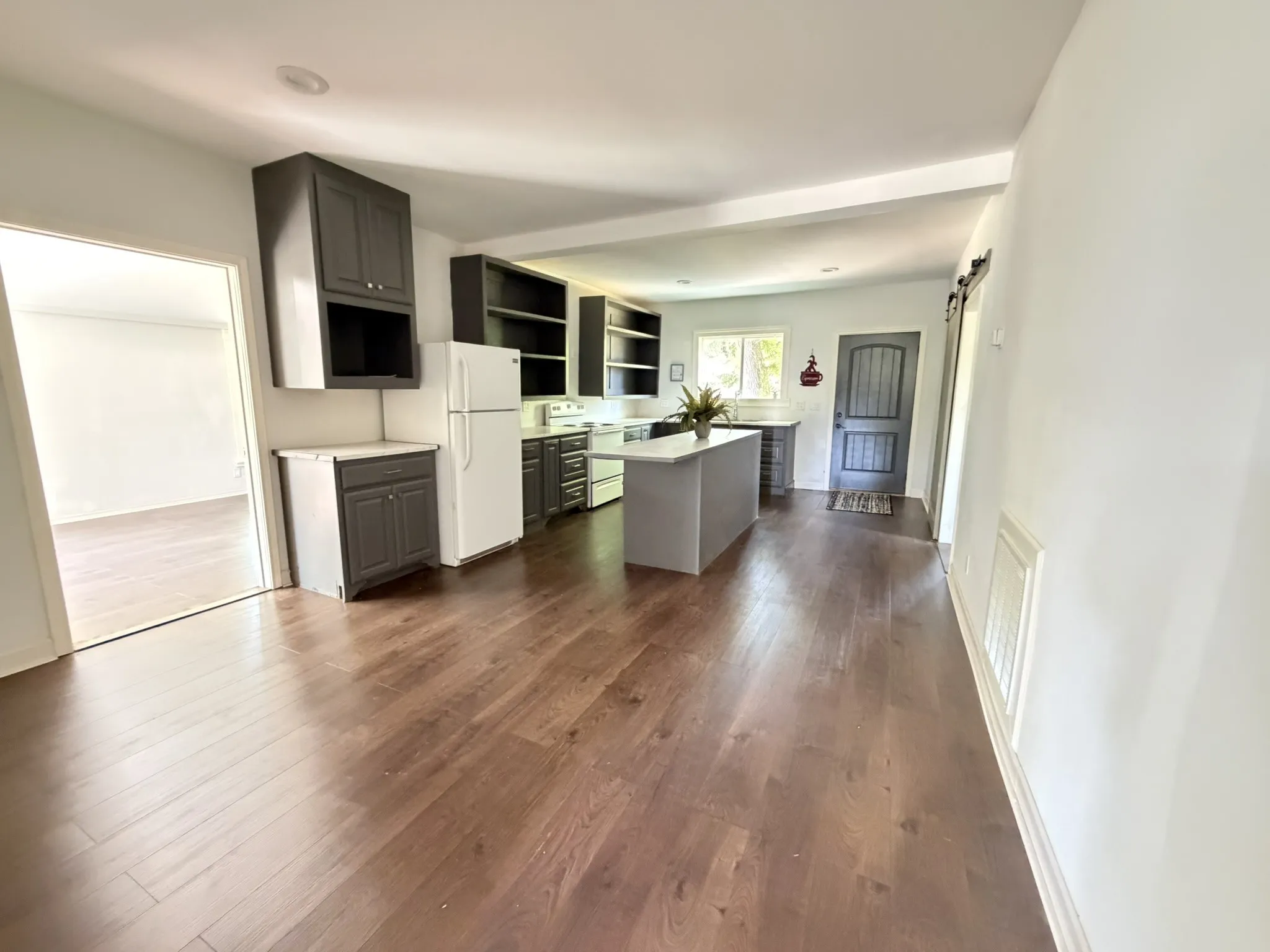 Single Family Residence For Sale in Wood County , 206 LIVE OAK, Winnsboro, Texas 75494, 3 Bedroom, 2 Bathroom, Garage spaces, 1,310 Sqft, built in 1910, mls#21358870, Real Estate Agent in Winnsboro, Homes For Sale in Wood county, Homes For Sale in Winnsboro, Realtor in Winnsboro Texas, Real Estate Brokerage Independent Realty Texas, Luminita Cordes Realtor