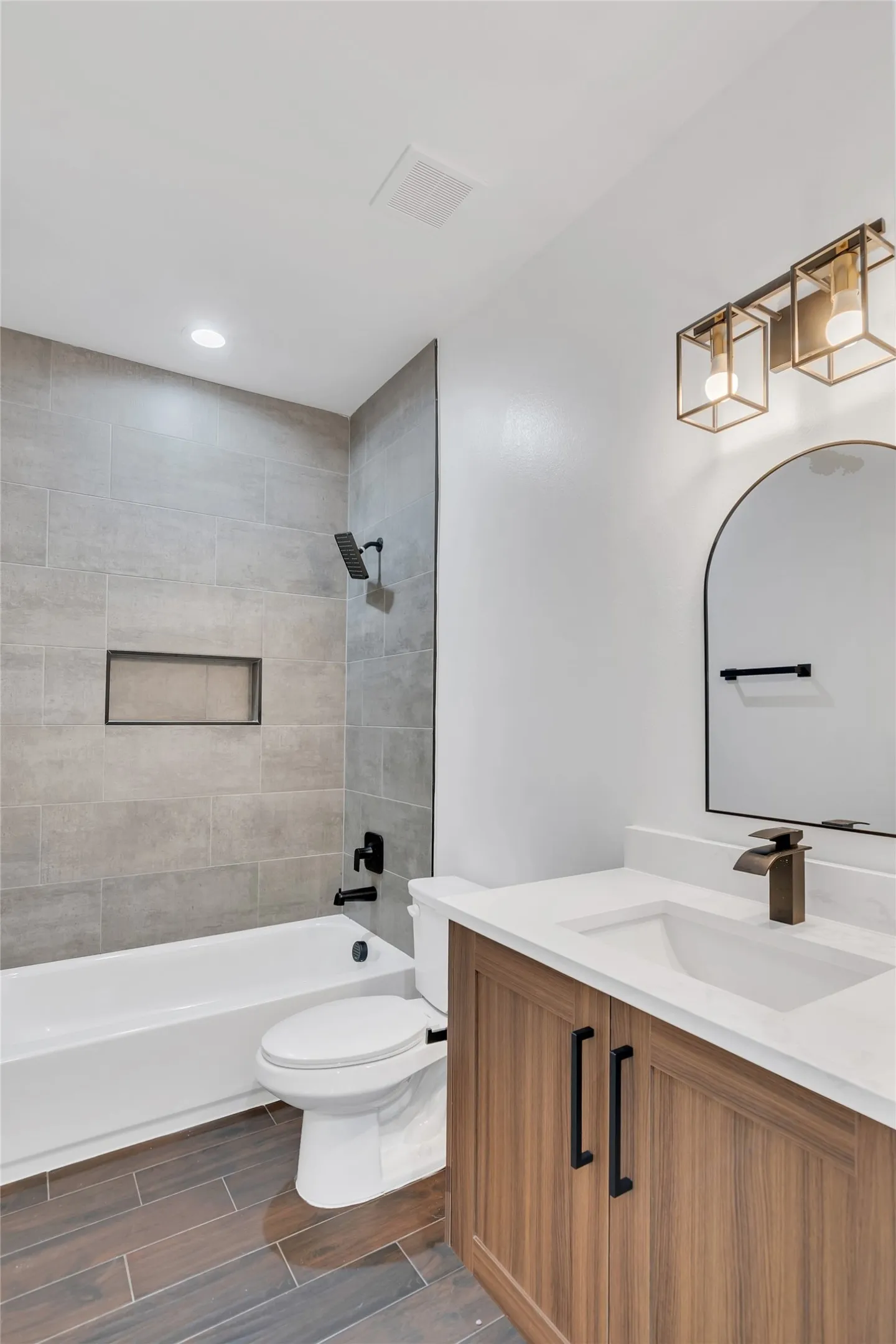 Townhouse For Rent in Dallas County , 3411 Sanjeev Drive, Irving, Texas 75060, 3 Bedroom, 3 Bathroom, 2 Garage spaces, 2,230 Sqft, built in 2024, mls#21365774, Real Estate Agent in Irving, Homes For Rent in Dallas county, Homes For Rent in Irving, Realtor in Irving Texas, Real Estate Brokerage Independent Realty Texas, Luminita Cordes Realtor