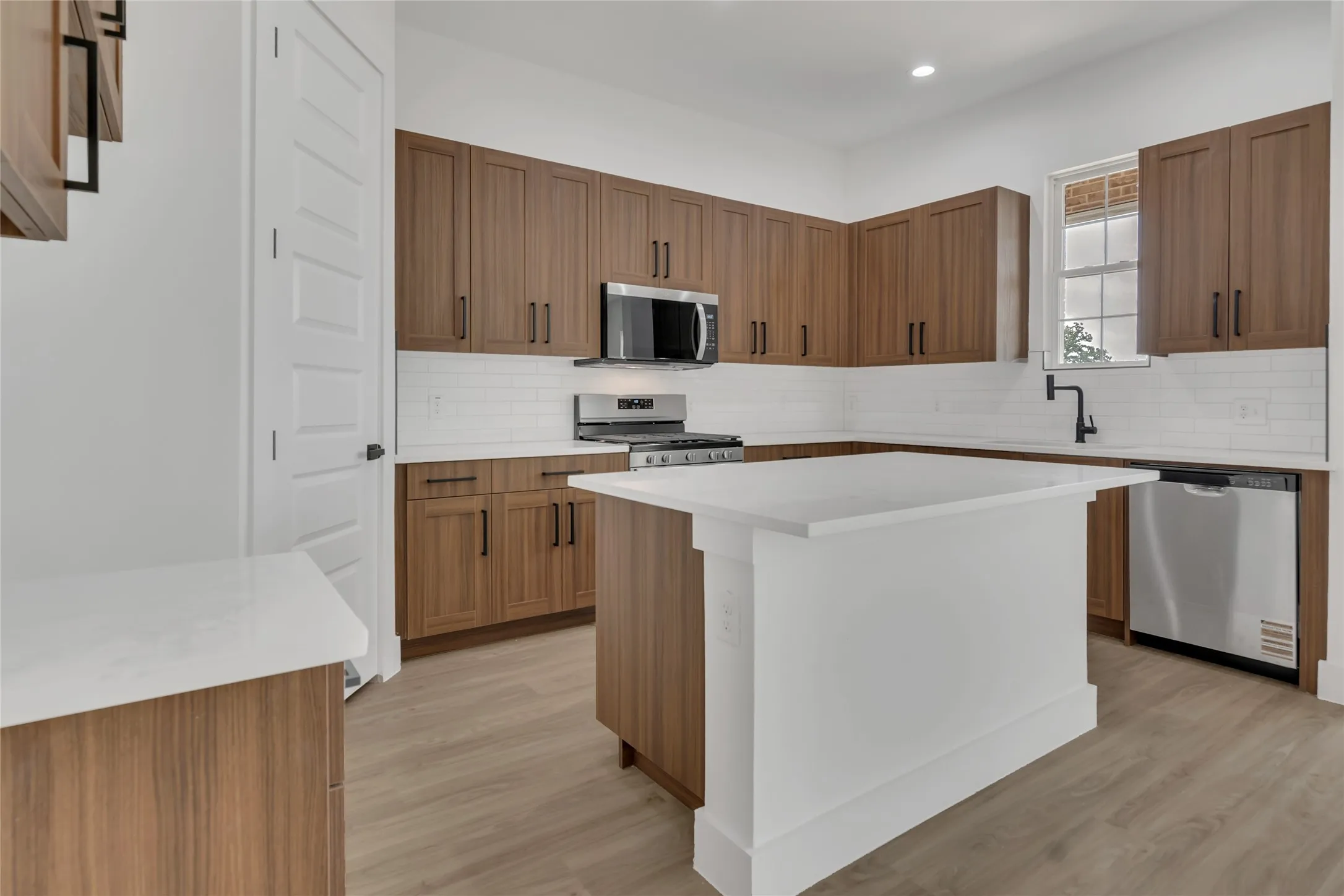 Townhouse For Rent in Dallas County , 3411 Sanjeev Drive, Irving, Texas 75060, 3 Bedroom, 3 Bathroom, 2 Garage spaces, 2,230 Sqft, built in 2024, mls#21365774, Real Estate Agent in Irving, Homes For Rent in Dallas county, Homes For Rent in Irving, Realtor in Irving Texas, Real Estate Brokerage Independent Realty Texas, Luminita Cordes Realtor