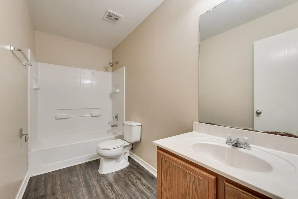 Single Family Residence For Rent in Kaufman County , 123 Southwestern Drive, Forney, Texas 75126, 4 Bedroom, 3 Bathroom, 2 Garage spaces, 2,517 Sqft, built in 2006, Price $2,350, mls#21365775, Real Estate Agent in Forney, Homes For Rent in Kaufman county, Homes For Rent in Forney, Realtor in Forney Texas, Real Estate Brokerage Independent Realty Texas, Luminita Cordes Realtor