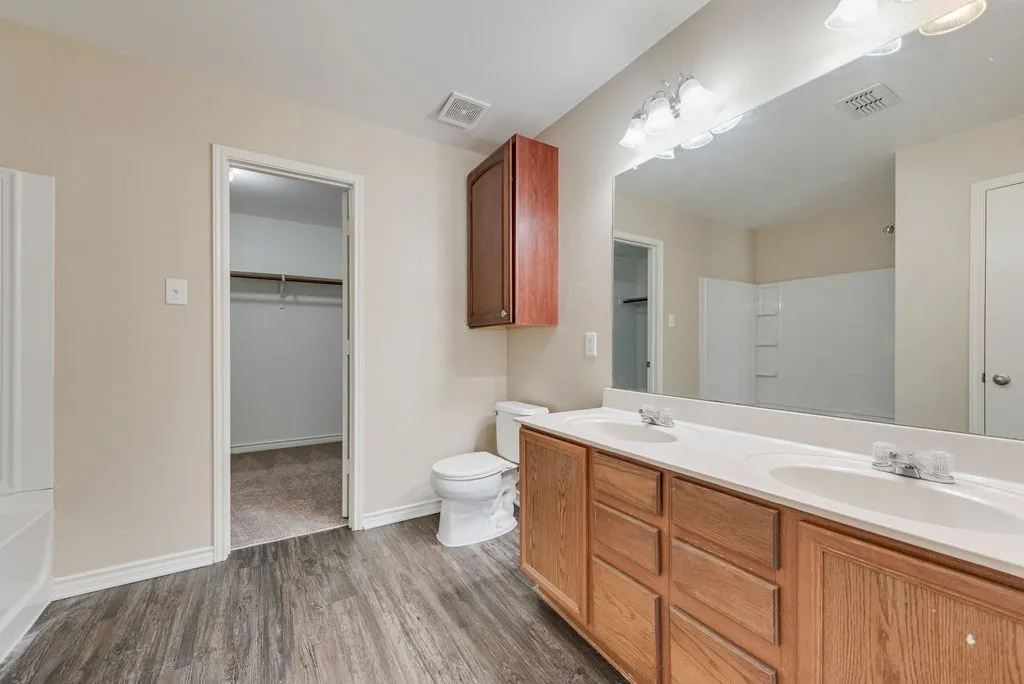 Single Family Residence For Rent in Kaufman County , 123 Southwestern Drive, Forney, Texas 75126, 4 Bedroom, 3 Bathroom, 2 Garage spaces, 2,517 Sqft, built in 2006, Price $2,350, mls#21365775, Real Estate Agent in Forney, Homes For Rent in Kaufman county, Homes For Rent in Forney, Realtor in Forney Texas, Real Estate Brokerage Independent Realty Texas, Luminita Cordes Realtor