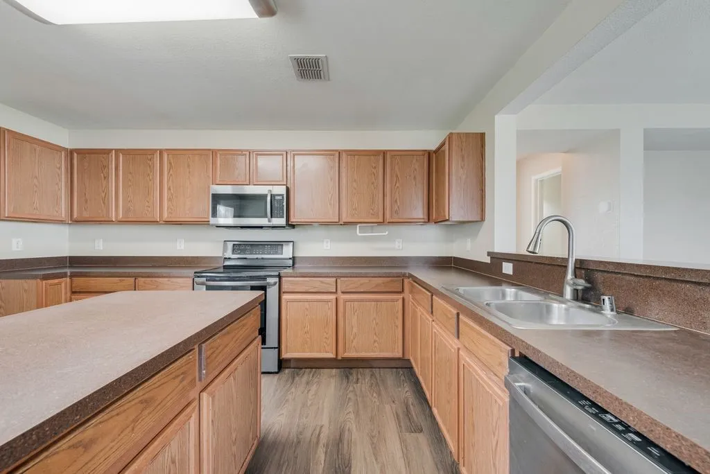 Single Family Residence For Rent in Kaufman County , 123 Southwestern Drive, Forney, Texas 75126, 4 Bedroom, 3 Bathroom, 2 Garage spaces, 2,517 Sqft, built in 2006, Price $2,350, mls#21365775, Real Estate Agent in Forney, Homes For Rent in Kaufman county, Homes For Rent in Forney, Realtor in Forney Texas, Real Estate Brokerage Independent Realty Texas, Luminita Cordes Realtor