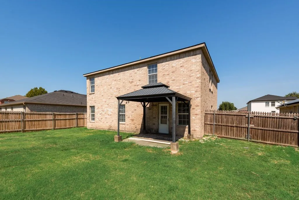 Single Family Residence For Rent in Kaufman County , 123 Southwestern Drive, Forney, Texas 75126, 4 Bedroom, 3 Bathroom, 2 Garage spaces, 2,517 Sqft, built in 2006, Price $2,350, mls#21365775, Real Estate Agent in Forney, Homes For Rent in Kaufman county, Homes For Rent in Forney, Realtor in Forney Texas, Real Estate Brokerage Independent Realty Texas, Luminita Cordes Realtor