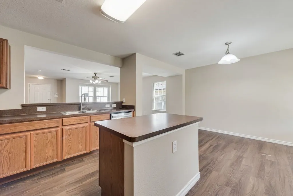 Single Family Residence For Rent in Kaufman County , 123 Southwestern Drive, Forney, Texas 75126, 4 Bedroom, 3 Bathroom, 2 Garage spaces, 2,517 Sqft, built in 2006, Price $2,350, mls#21365775, Real Estate Agent in Forney, Homes For Rent in Kaufman county, Homes For Rent in Forney, Realtor in Forney Texas, Real Estate Brokerage Independent Realty Texas, Luminita Cordes Realtor