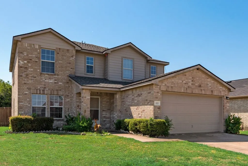 Single Family Residence For Rent in Kaufman County , 123 Southwestern Drive, Forney, Texas 75126, 4 Bedroom, 3 Bathroom, 2 Garage spaces, 2,517 Sqft, built in 2006, Price $2,350, mls#21365775, Real Estate Agent in Forney, Homes For Rent in Kaufman county, Homes For Rent in Forney, Realtor in Forney Texas, Real Estate Brokerage Independent Realty Texas, Luminita Cordes Realtor