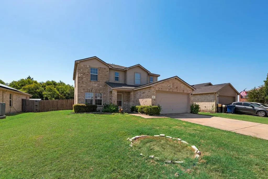 Single Family Residence For Rent in Kaufman County , 123 Southwestern Drive, Forney, Texas 75126, 4 Bedroom, 3 Bathroom, 2 Garage spaces, 2,517 Sqft, built in 2006, Price $2,350, mls#21365775, Real Estate Agent in Forney, Homes For Rent in Kaufman county, Homes For Rent in Forney, Realtor in Forney Texas, Real Estate Brokerage Independent Realty Texas, Luminita Cordes Realtor