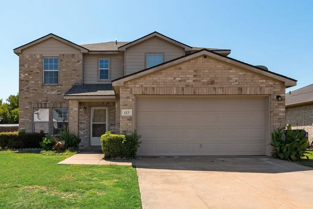 Single Family Residence For Rent in Kaufman County , 123 Southwestern Drive, Forney, Texas 75126, 4 Bedroom, 3 Bathroom, 2 Garage spaces, 2,517 Sqft, built in 2006, Price $2,350, mls#21365775, Real Estate Agent in Forney, Homes For Rent in Kaufman county, Homes For Rent in Forney, Realtor in Forney Texas, Real Estate Brokerage Independent Realty Texas, Luminita Cordes Realtor