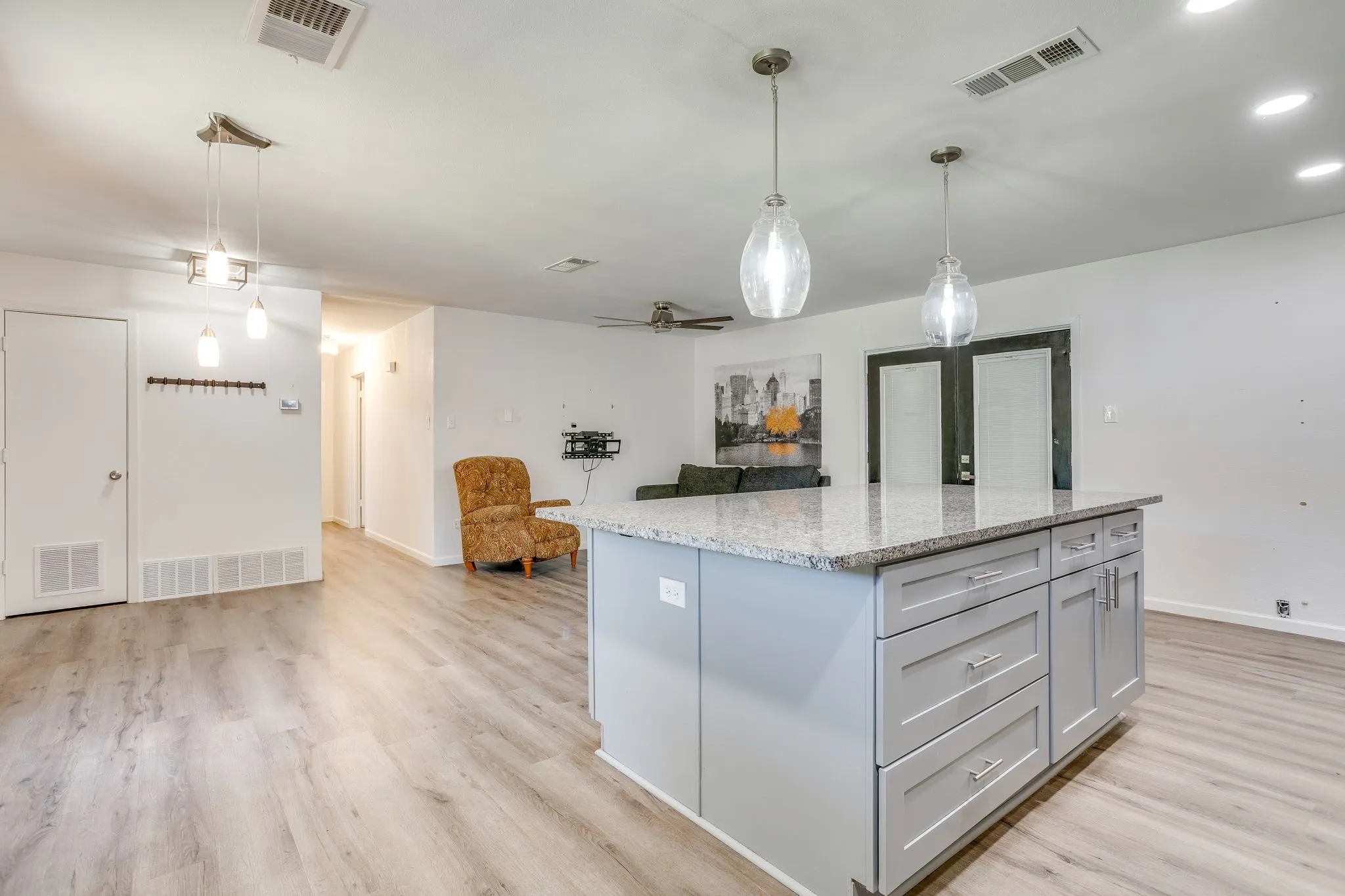 Single Family Residence For Sale in Johnson County , 314 Bernice Court, Burleson, Texas 76028, 2 Bedroom, 2 Bathroom, 2 Garage spaces, 1,174 Sqft, built in 1968, mls#21365700, Real Estate Agent in Burleson, Homes For Sale in Johnson county, Homes For Sale in Burleson, Realtor in Burleson Texas, Real Estate Brokerage Independent Realty Texas, Luminita Cordes Realtor
