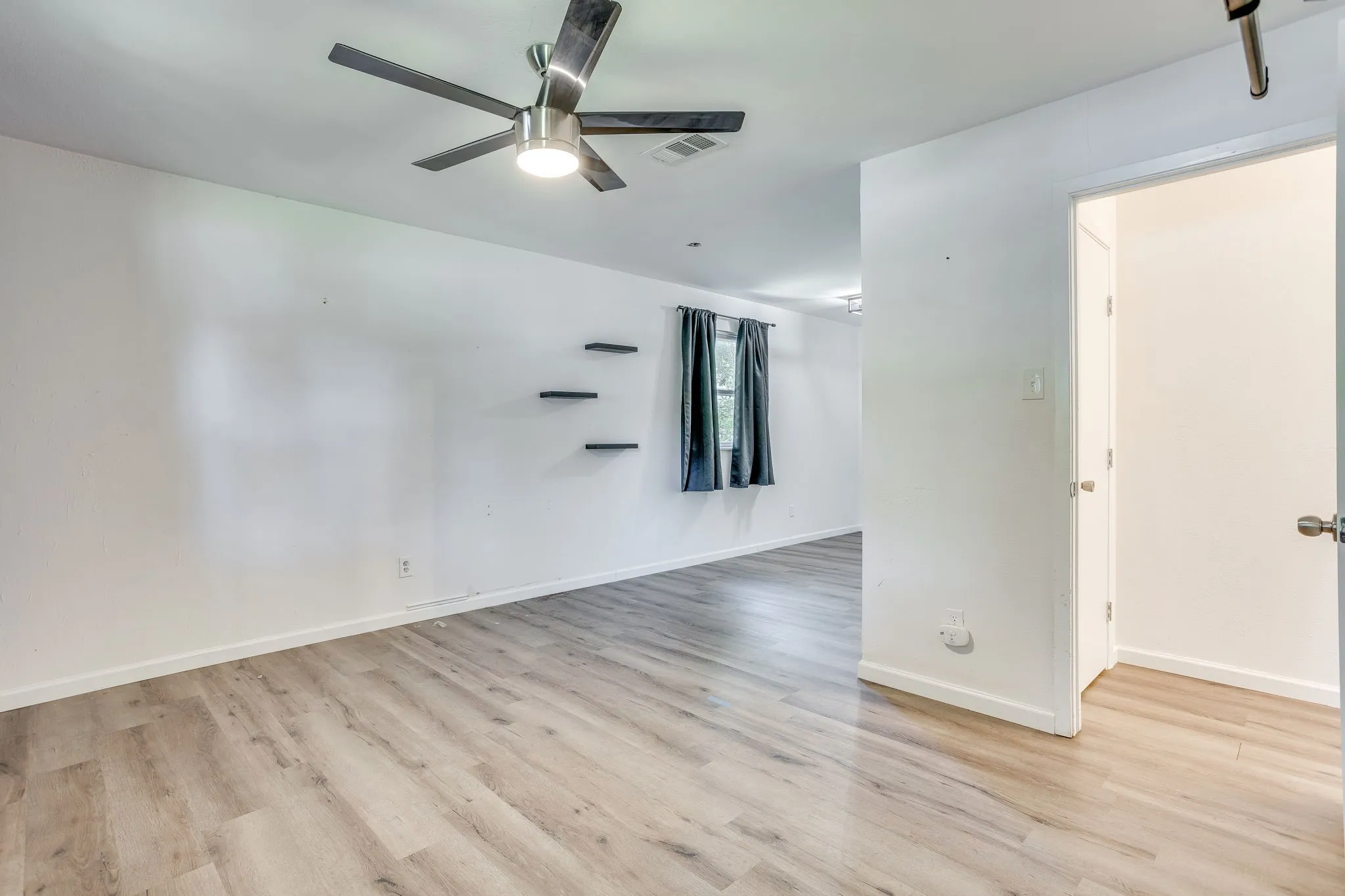 Single Family Residence For Sale in Johnson County , 314 Bernice Court, Burleson, Texas 76028, 2 Bedroom, 2 Bathroom, 2 Garage spaces, 1,174 Sqft, built in 1968, mls#21365700, Real Estate Agent in Burleson, Homes For Sale in Johnson county, Homes For Sale in Burleson, Realtor in Burleson Texas, Real Estate Brokerage Independent Realty Texas, Luminita Cordes Realtor