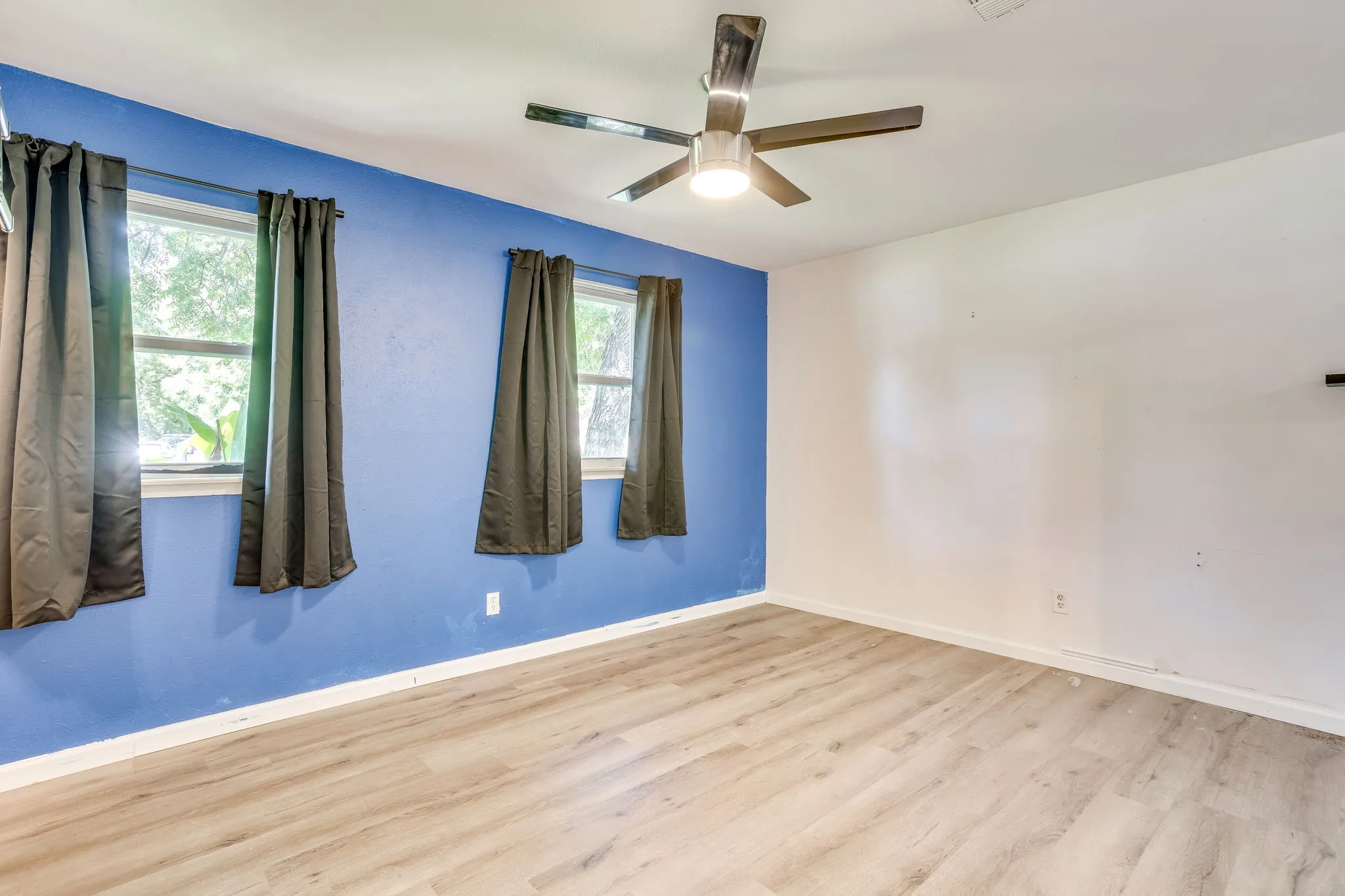 Single Family Residence For Sale in Johnson County , 314 Bernice Court, Burleson, Texas 76028, 2 Bedroom, 2 Bathroom, 2 Garage spaces, 1,174 Sqft, built in 1968, mls#21365700, Real Estate Agent in Burleson, Homes For Sale in Johnson county, Homes For Sale in Burleson, Realtor in Burleson Texas, Real Estate Brokerage Independent Realty Texas, Luminita Cordes Realtor