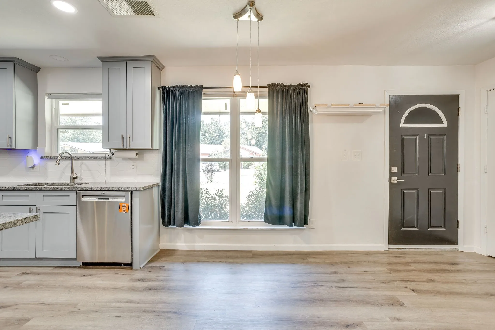 Single Family Residence For Sale in Johnson County , 314 Bernice Court, Burleson, Texas 76028, 2 Bedroom, 2 Bathroom, 2 Garage spaces, 1,174 Sqft, built in 1968, mls#21365700, Real Estate Agent in Burleson, Homes For Sale in Johnson county, Homes For Sale in Burleson, Realtor in Burleson Texas, Real Estate Brokerage Independent Realty Texas, Luminita Cordes Realtor