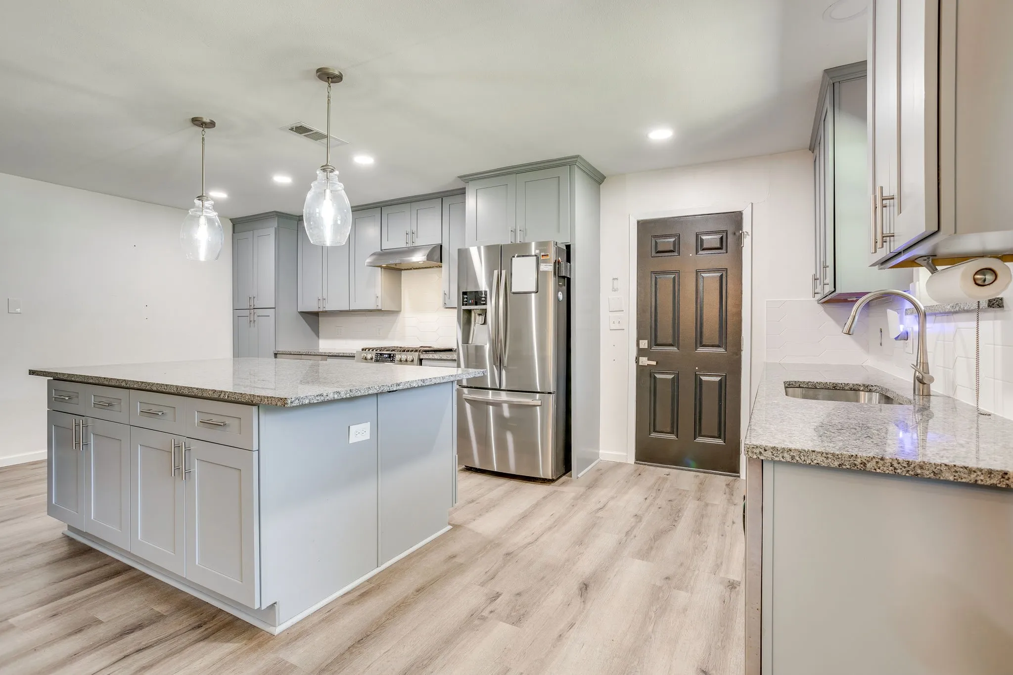 Single Family Residence For Sale in Johnson County , 314 Bernice Court, Burleson, Texas 76028, 2 Bedroom, 2 Bathroom, 2 Garage spaces, 1,174 Sqft, built in 1968, mls#21365700, Real Estate Agent in Burleson, Homes For Sale in Johnson county, Homes For Sale in Burleson, Realtor in Burleson Texas, Real Estate Brokerage Independent Realty Texas, Luminita Cordes Realtor