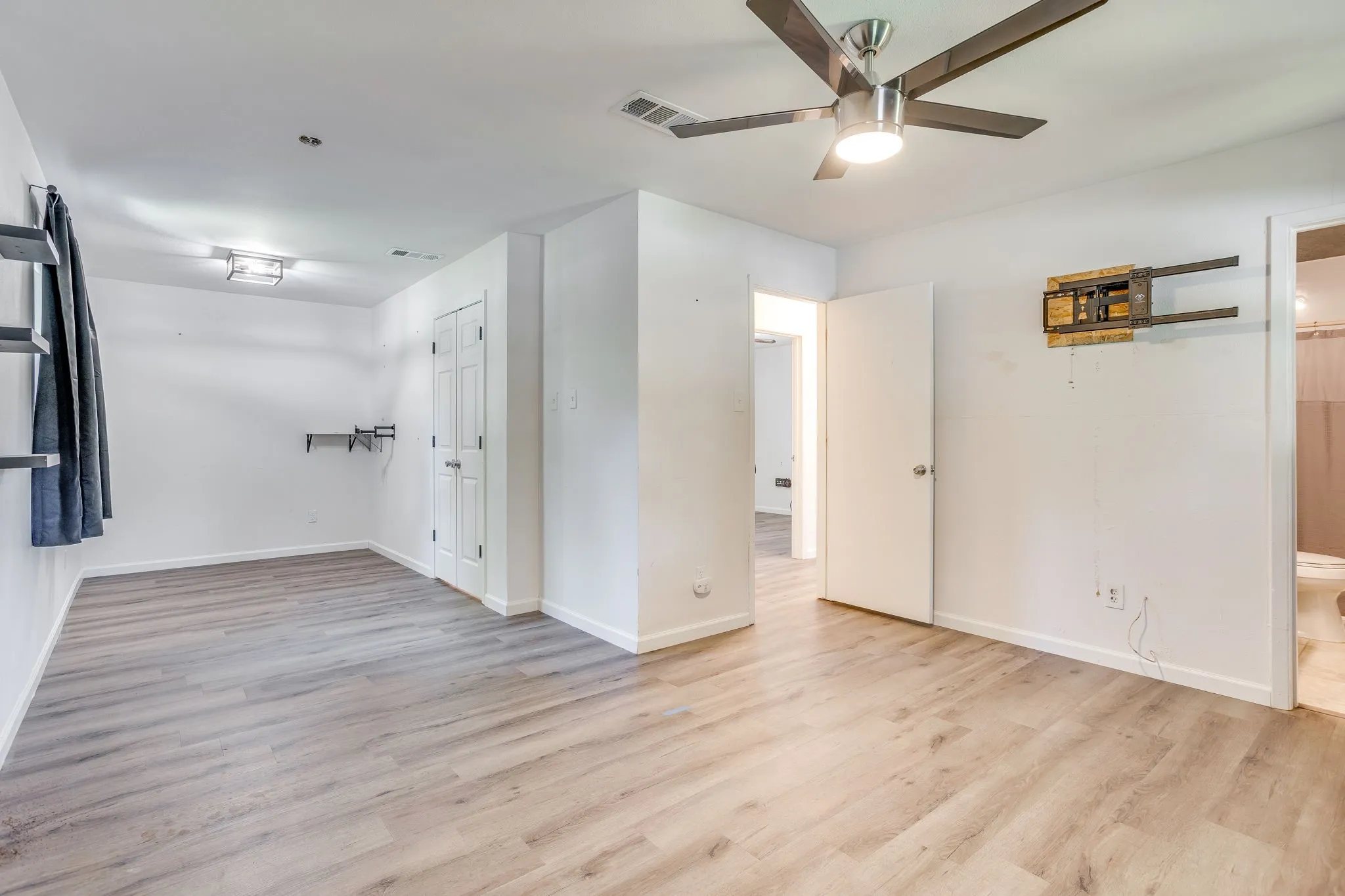 Single Family Residence For Sale in Johnson County , 314 Bernice Court, Burleson, Texas 76028, 2 Bedroom, 2 Bathroom, 2 Garage spaces, 1,174 Sqft, built in 1968, mls#21365700, Real Estate Agent in Burleson, Homes For Sale in Johnson county, Homes For Sale in Burleson, Realtor in Burleson Texas, Real Estate Brokerage Independent Realty Texas, Luminita Cordes Realtor
