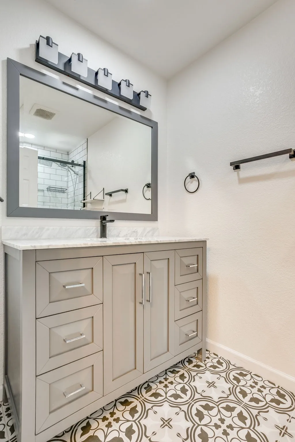Single Family Residence For Sale in Johnson County , 314 Bernice Court, Burleson, Texas 76028, 2 Bedroom, 2 Bathroom, 2 Garage spaces, 1,174 Sqft, built in 1968, mls#21365700, Real Estate Agent in Burleson, Homes For Sale in Johnson county, Homes For Sale in Burleson, Realtor in Burleson Texas, Real Estate Brokerage Independent Realty Texas, Luminita Cordes Realtor