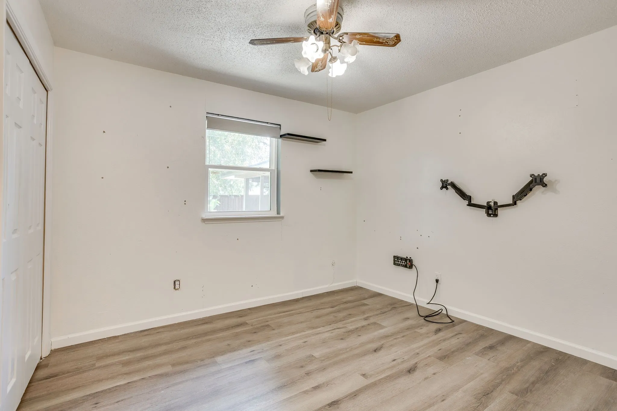 Single Family Residence For Sale in Johnson County , 314 Bernice Court, Burleson, Texas 76028, 2 Bedroom, 2 Bathroom, 2 Garage spaces, 1,174 Sqft, built in 1968, mls#21365700, Real Estate Agent in Burleson, Homes For Sale in Johnson county, Homes For Sale in Burleson, Realtor in Burleson Texas, Real Estate Brokerage Independent Realty Texas, Luminita Cordes Realtor
