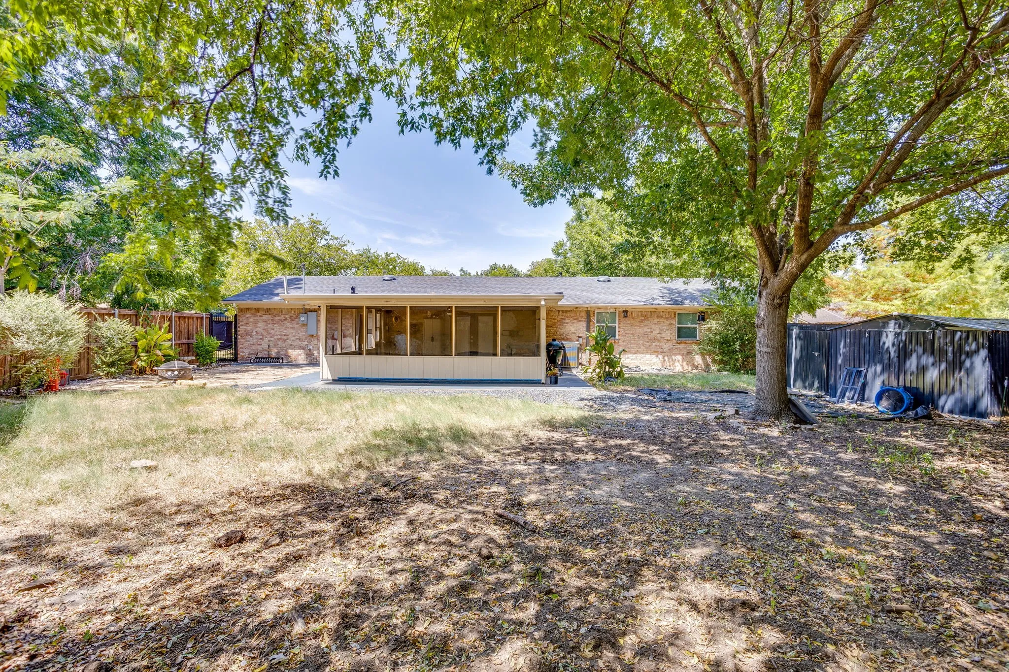 Single Family Residence For Sale in Johnson County , 314 Bernice Court, Burleson, Texas 76028, 2 Bedroom, 2 Bathroom, 2 Garage spaces, 1,174 Sqft, built in 1968, mls#21365700, Real Estate Agent in Burleson, Homes For Sale in Johnson county, Homes For Sale in Burleson, Realtor in Burleson Texas, Real Estate Brokerage Independent Realty Texas, Luminita Cordes Realtor