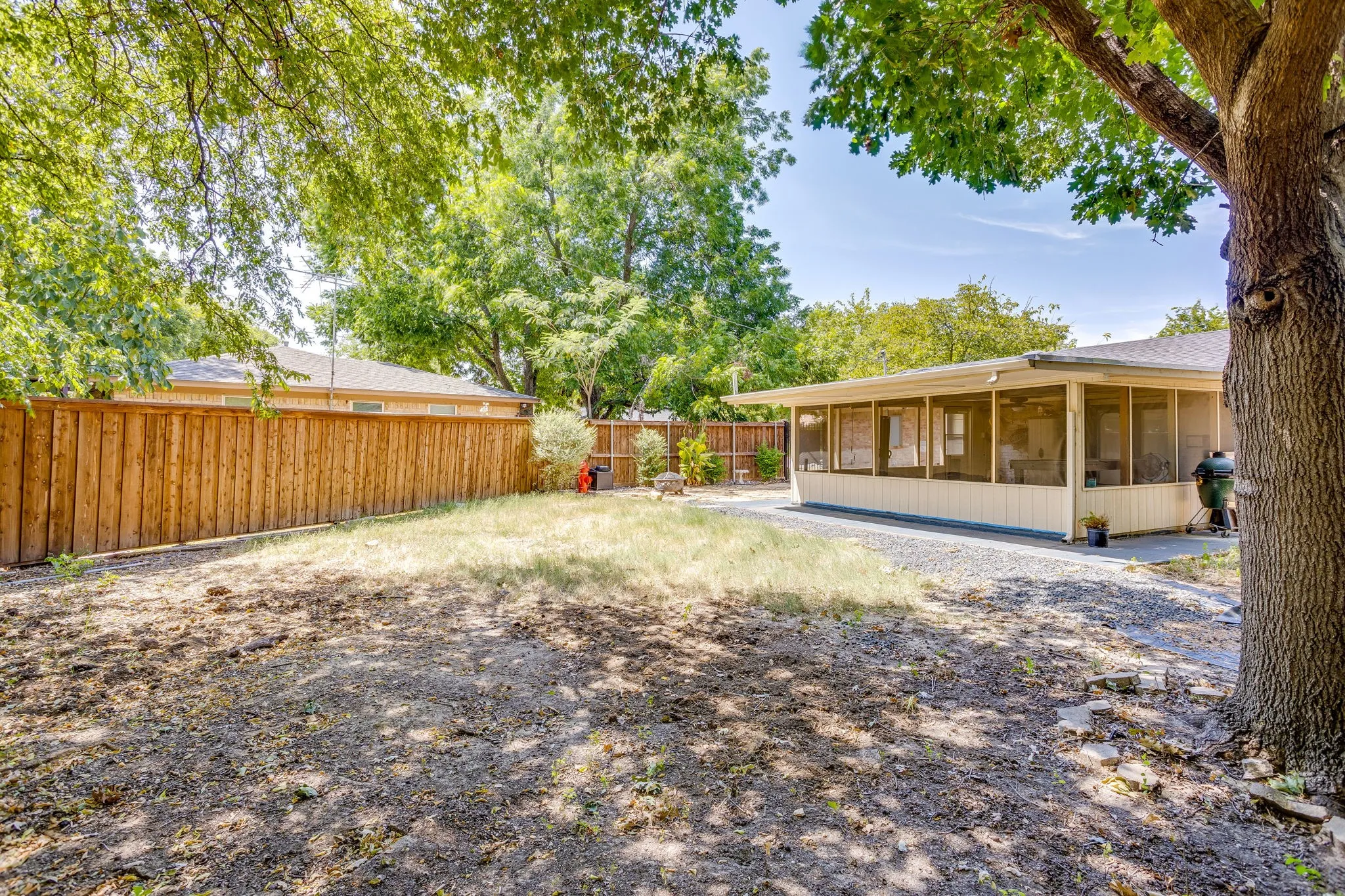 Single Family Residence For Sale in Johnson County , 314 Bernice Court, Burleson, Texas 76028, 2 Bedroom, 2 Bathroom, 2 Garage spaces, 1,174 Sqft, built in 1968, mls#21365700, Real Estate Agent in Burleson, Homes For Sale in Johnson county, Homes For Sale in Burleson, Realtor in Burleson Texas, Real Estate Brokerage Independent Realty Texas, Luminita Cordes Realtor