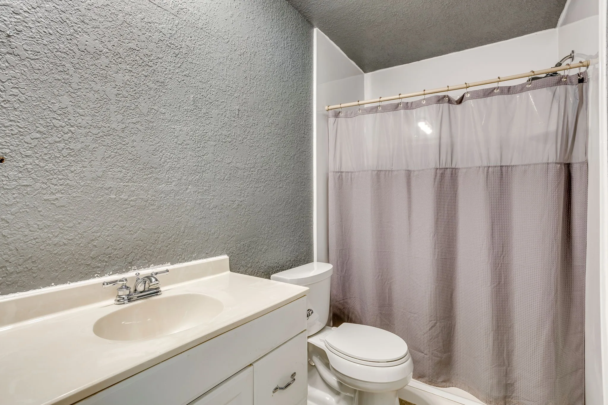 Single Family Residence For Sale in Johnson County , 314 Bernice Court, Burleson, Texas 76028, 2 Bedroom, 2 Bathroom, 2 Garage spaces, 1,174 Sqft, built in 1968, mls#21365700, Real Estate Agent in Burleson, Homes For Sale in Johnson county, Homes For Sale in Burleson, Realtor in Burleson Texas, Real Estate Brokerage Independent Realty Texas, Luminita Cordes Realtor