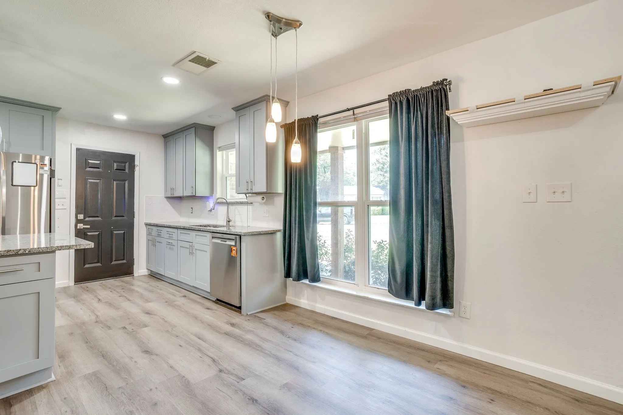 Single Family Residence For Sale in Johnson County , 314 Bernice Court, Burleson, Texas 76028, 2 Bedroom, 2 Bathroom, 2 Garage spaces, 1,174 Sqft, built in 1968, mls#21365700, Real Estate Agent in Burleson, Homes For Sale in Johnson county, Homes For Sale in Burleson, Realtor in Burleson Texas, Real Estate Brokerage Independent Realty Texas, Luminita Cordes Realtor