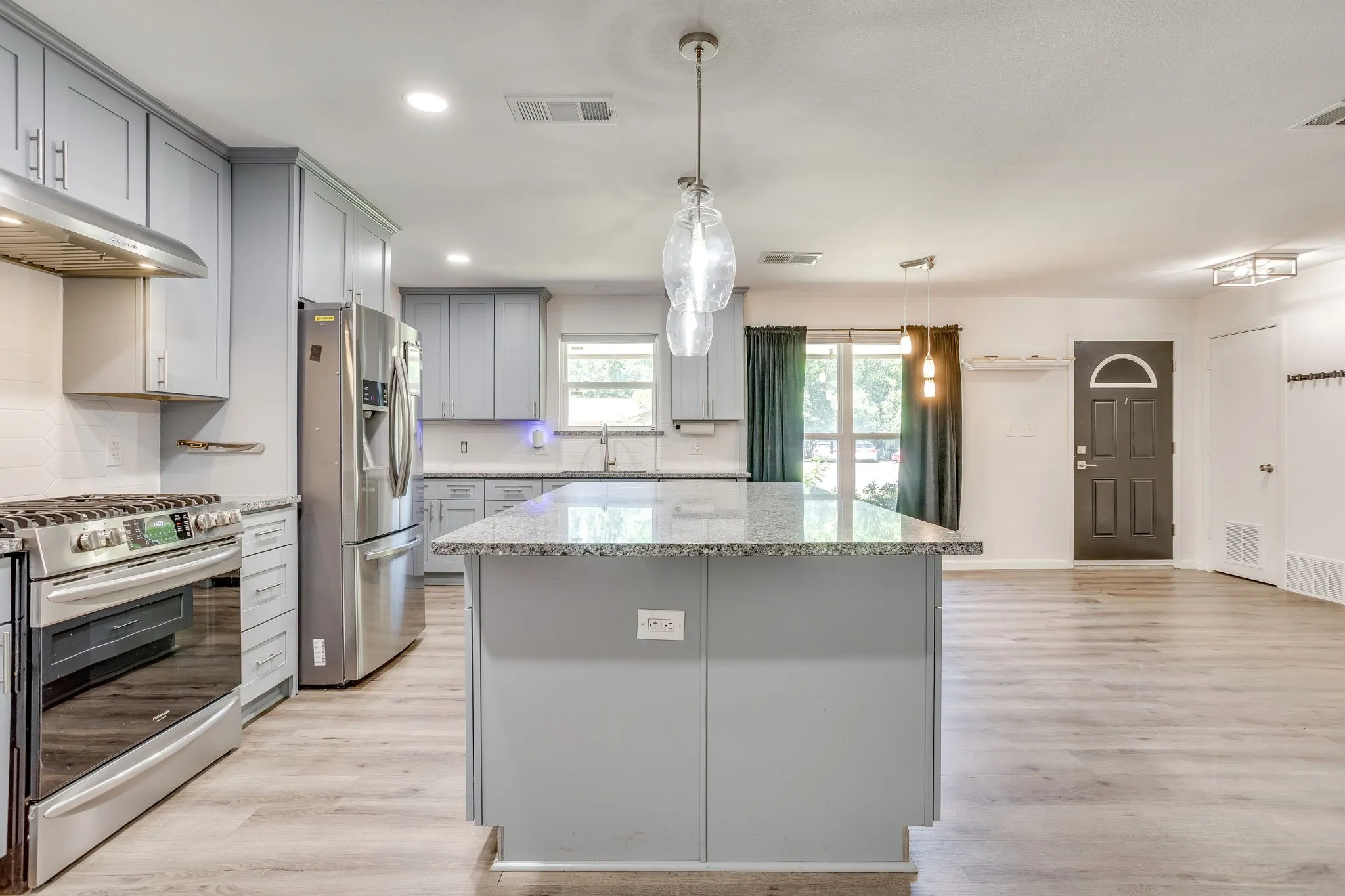 Single Family Residence For Sale in Johnson County , 314 Bernice Court, Burleson, Texas 76028, 2 Bedroom, 2 Bathroom, 2 Garage spaces, 1,174 Sqft, built in 1968, mls#21365700, Real Estate Agent in Burleson, Homes For Sale in Johnson county, Homes For Sale in Burleson, Realtor in Burleson Texas, Real Estate Brokerage Independent Realty Texas, Luminita Cordes Realtor