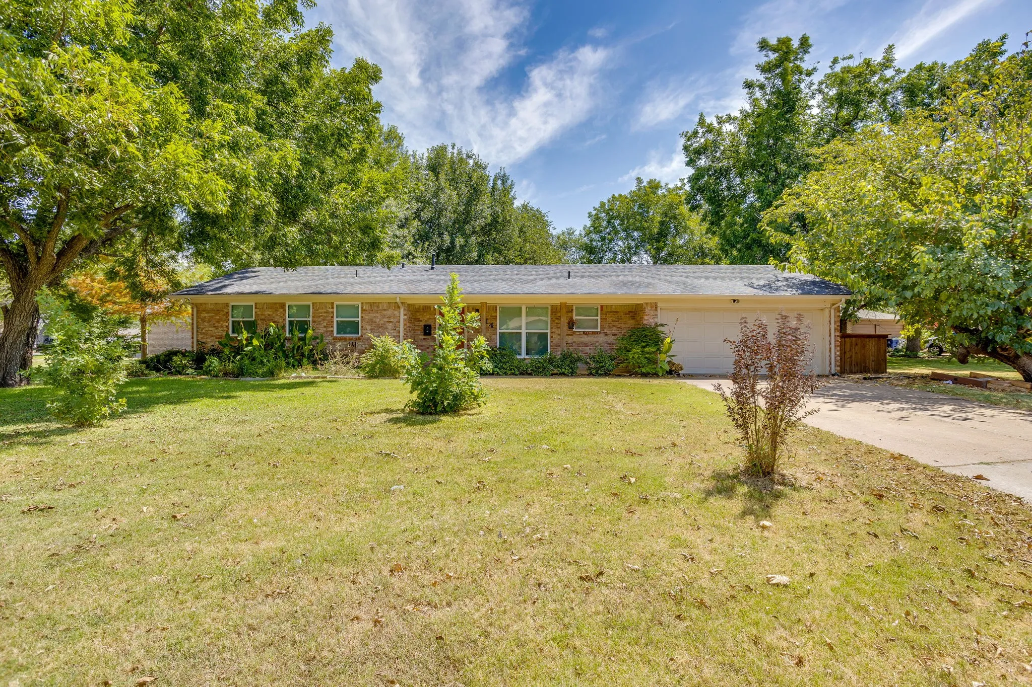 Single Family Residence For Sale in Johnson County , 314 Bernice Court, Burleson, Texas 76028, 2 Bedroom, 2 Bathroom, 2 Garage spaces, 1,174 Sqft, built in 1968, mls#21365700, Real Estate Agent in Burleson, Homes For Sale in Johnson county, Homes For Sale in Burleson, Realtor in Burleson Texas, Real Estate Brokerage Independent Realty Texas, Luminita Cordes Realtor