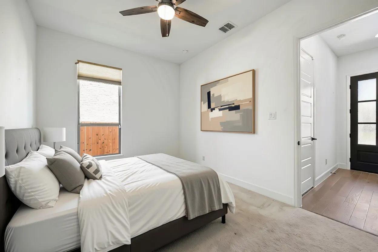 Guest bedroom with private entrance