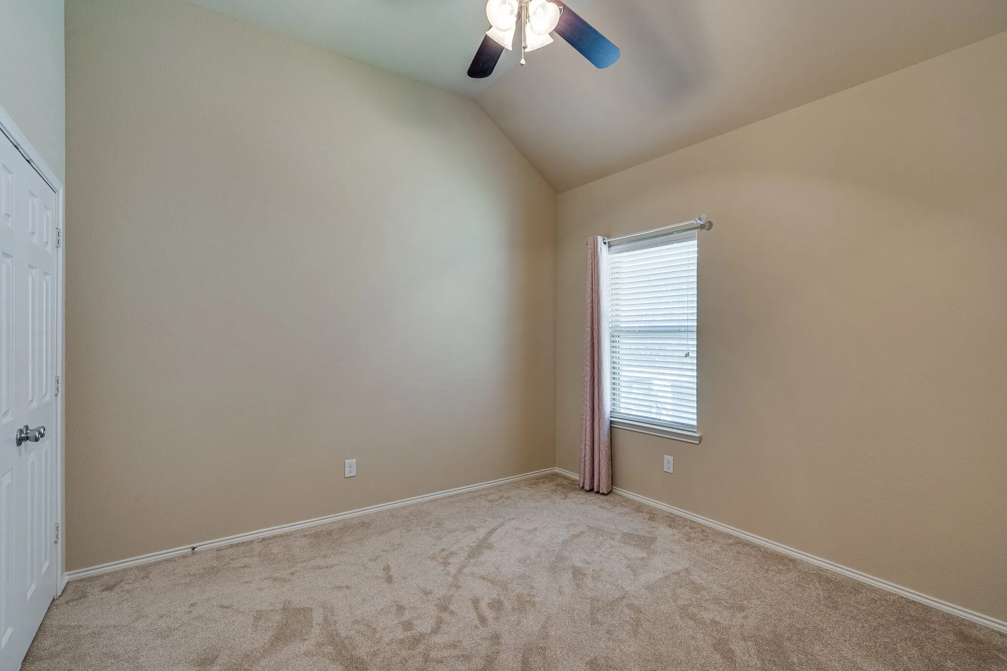 Single Family Residence For Rent in Denton County , 2300 Eppright Drive, Little Elm, Texas 75068, 3 Bedroom, 2 Bathroom, 2 Garage spaces, 2,125 Sqft, built in 2014, mls#21365781, Real Estate Agent in Little Elm, Homes For Rent in Denton county, Homes For Rent in Little Elm, Realtor in Little Elm Texas, Real Estate Brokerage Independent Realty Texas, Luminita Cordes Realtor