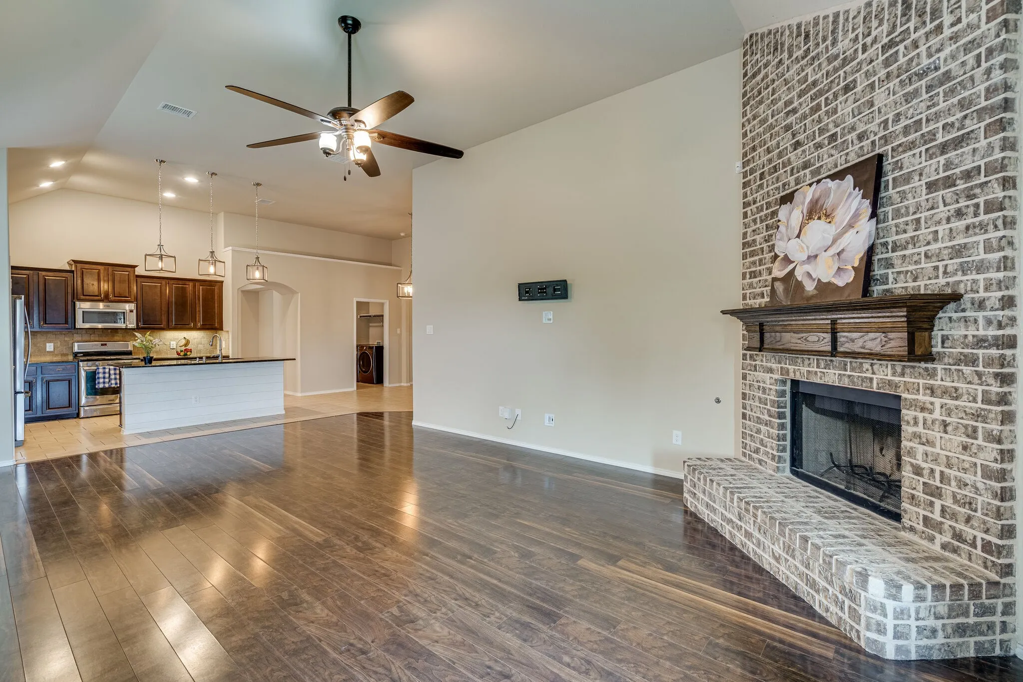 Single Family Residence For Rent in Denton County , 2300 Eppright Drive, Little Elm, Texas 75068, 3 Bedroom, 2 Bathroom, 2 Garage spaces, 2,125 Sqft, built in 2014, mls#21365781, Real Estate Agent in Little Elm, Homes For Rent in Denton county, Homes For Rent in Little Elm, Realtor in Little Elm Texas, Real Estate Brokerage Independent Realty Texas, Luminita Cordes Realtor