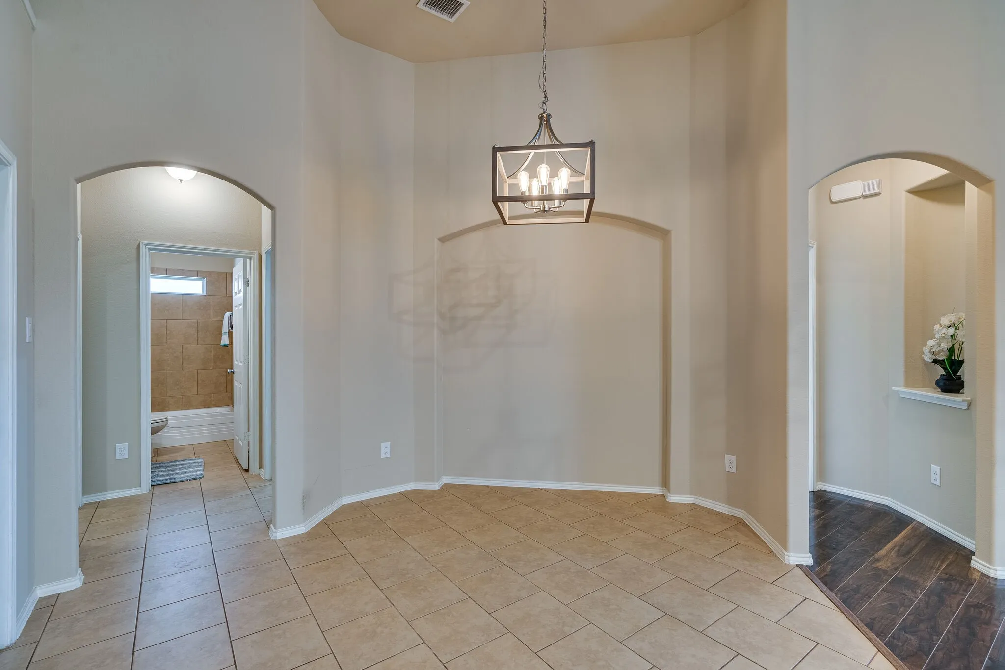 Single Family Residence For Rent in Denton County , 2300 Eppright Drive, Little Elm, Texas 75068, 3 Bedroom, 2 Bathroom, 2 Garage spaces, 2,125 Sqft, built in 2014, mls#21365781, Real Estate Agent in Little Elm, Homes For Rent in Denton county, Homes For Rent in Little Elm, Realtor in Little Elm Texas, Real Estate Brokerage Independent Realty Texas, Luminita Cordes Realtor