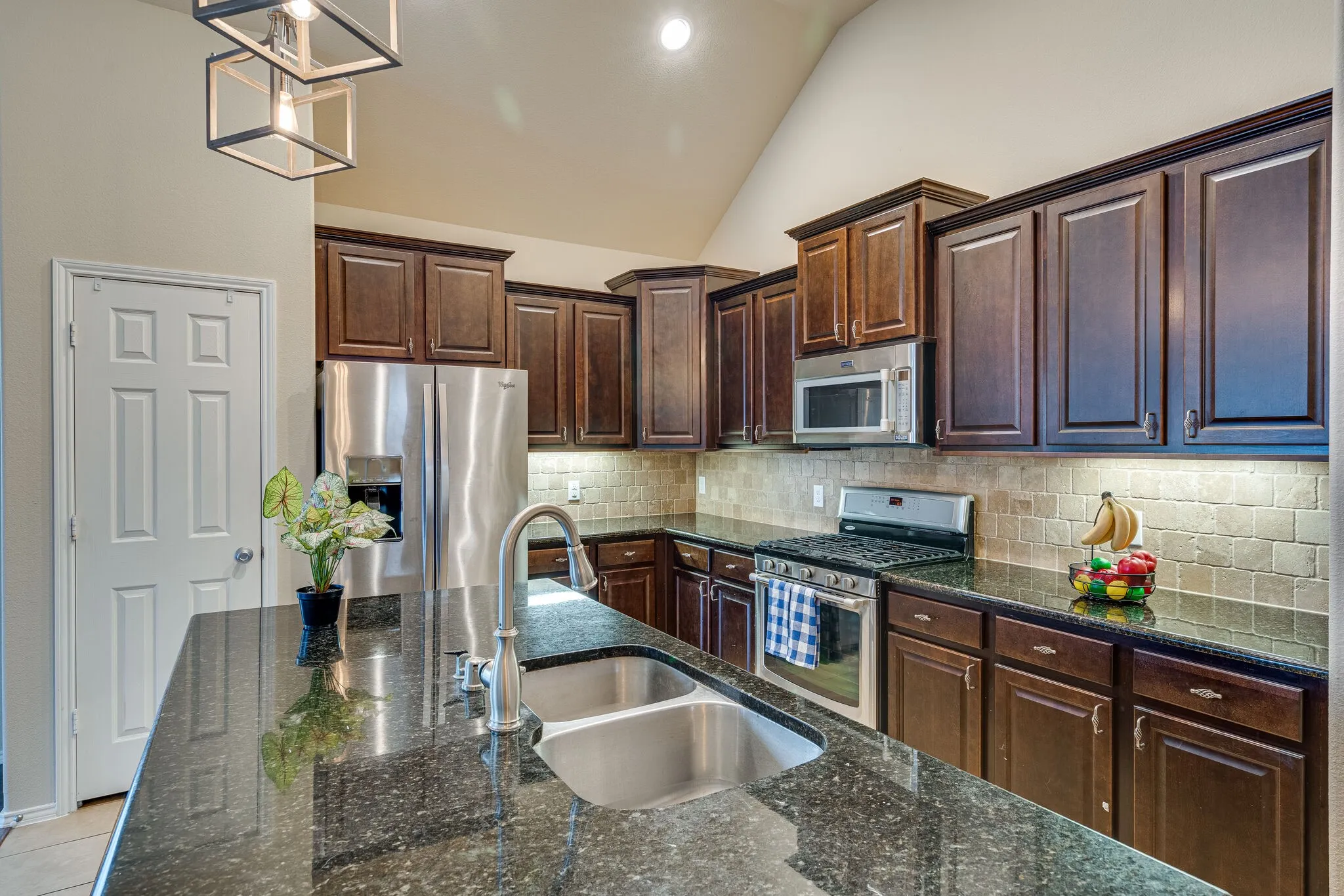 Single Family Residence For Rent in Denton County , 2300 Eppright Drive, Little Elm, Texas 75068, 3 Bedroom, 2 Bathroom, 2 Garage spaces, 2,125 Sqft, built in 2014, mls#21365781, Real Estate Agent in Little Elm, Homes For Rent in Denton county, Homes For Rent in Little Elm, Realtor in Little Elm Texas, Real Estate Brokerage Independent Realty Texas, Luminita Cordes Realtor