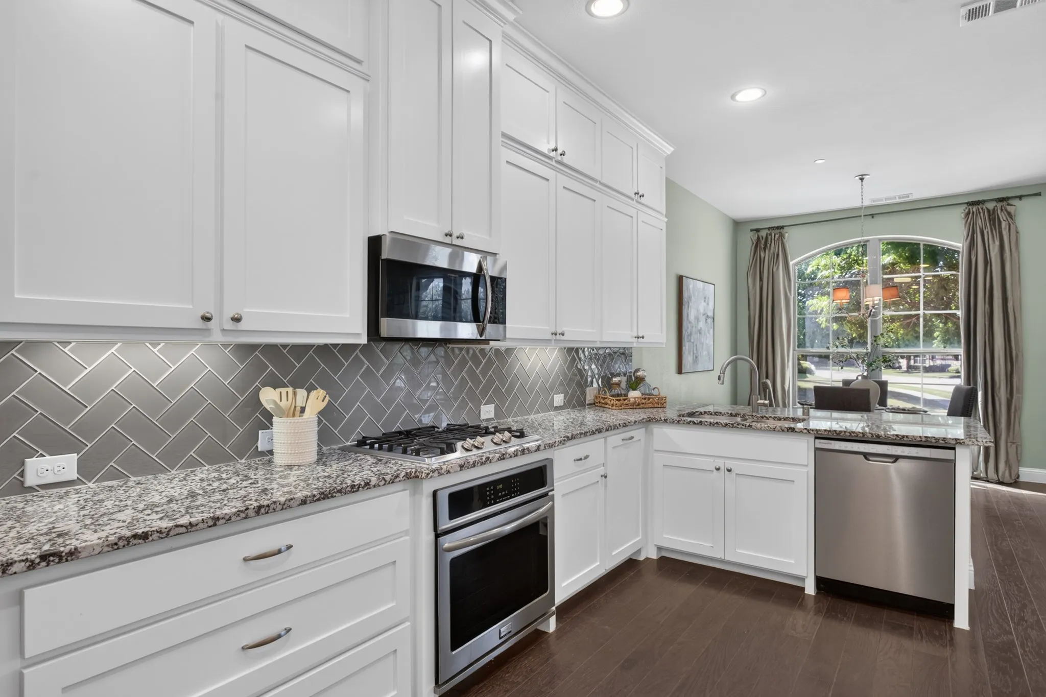 Townhouse For Sale in Collin County , 7224 Chief Spotted Tail Drive, Mc Kinney, Texas 75070, 3 Bedroom, 3 Bathroom, 2 Garage spaces, 2,282 Sqft, built in 2018, Price $439,900, mls#21354196, Real Estate Agent in Mc Kinney, Homes For Sale in Collin county, Homes For Sale in Mc Kinney, Realtor in Mc Kinney Texas, Real Estate Brokerage Independent Realty Texas, Luminita Cordes Realtor