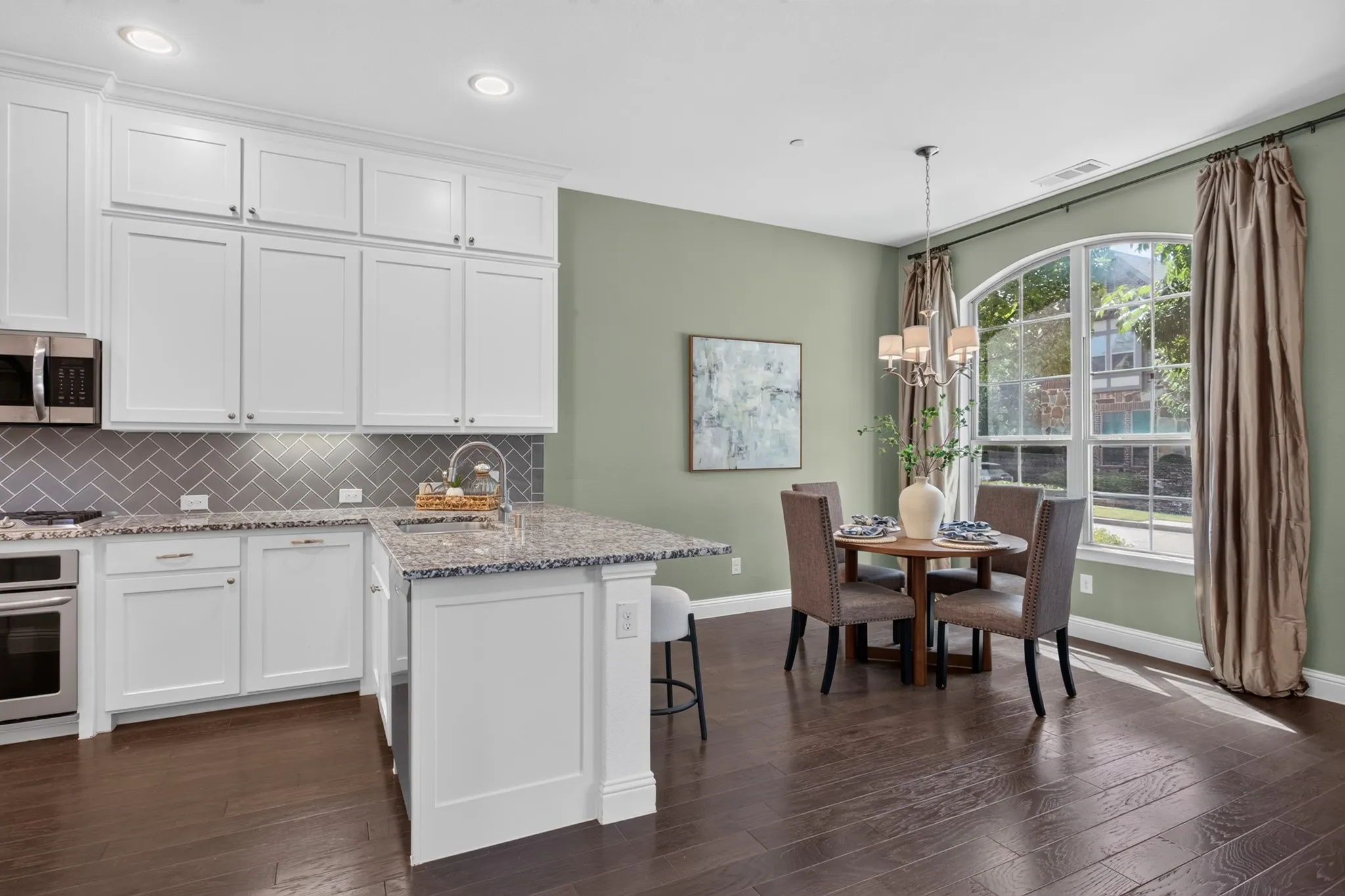 Townhouse For Sale in Collin County , 7224 Chief Spotted Tail Drive, Mc Kinney, Texas 75070, 3 Bedroom, 3 Bathroom, 2 Garage spaces, 2,282 Sqft, built in 2018, Price $439,900, mls#21354196, Real Estate Agent in Mc Kinney, Homes For Sale in Collin county, Homes For Sale in Mc Kinney, Realtor in Mc Kinney Texas, Real Estate Brokerage Independent Realty Texas, Luminita Cordes Realtor