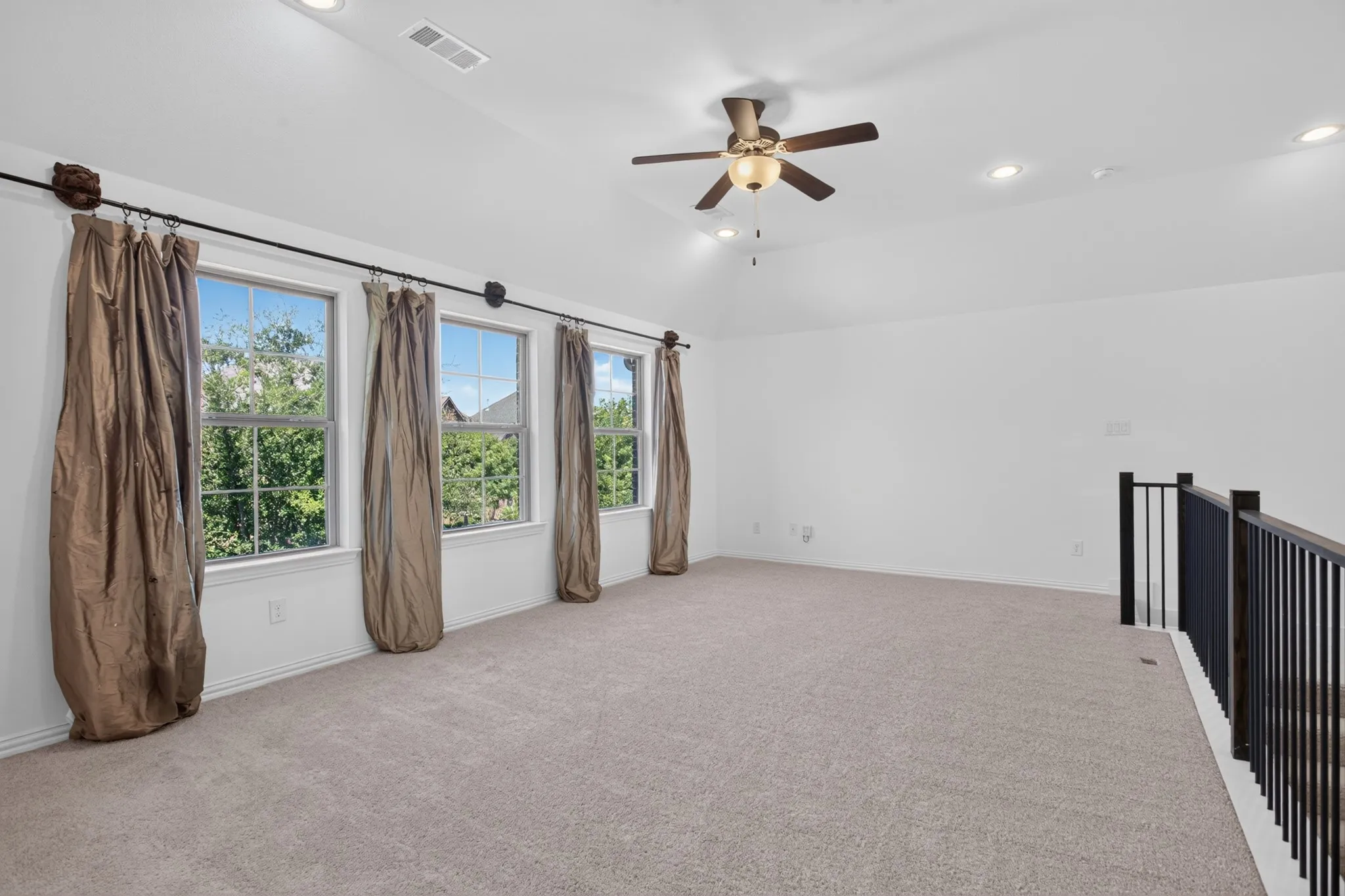 Townhouse For Sale in Collin County , 7224 Chief Spotted Tail Drive, Mc Kinney, Texas 75070, 3 Bedroom, 3 Bathroom, 2 Garage spaces, 2,282 Sqft, built in 2018, Price $439,900, mls#21354196, Real Estate Agent in Mc Kinney, Homes For Sale in Collin county, Homes For Sale in Mc Kinney, Realtor in Mc Kinney Texas, Real Estate Brokerage Independent Realty Texas, Luminita Cordes Realtor