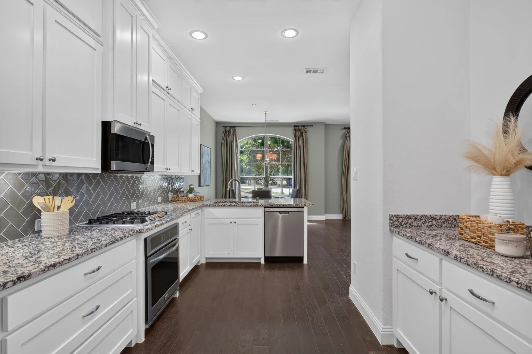 Townhouse For Sale in Collin County , 7224 Chief Spotted Tail Drive, Mc Kinney, Texas 75070, 3 Bedroom, 3 Bathroom, 2 Garage spaces, 2,282 Sqft, built in 2018, Price $439,900, mls#21354196, Real Estate Agent in Mc Kinney, Homes For Sale in Collin county, Homes For Sale in Mc Kinney, Realtor in Mc Kinney Texas, Real Estate Brokerage Independent Realty Texas, Luminita Cordes Realtor