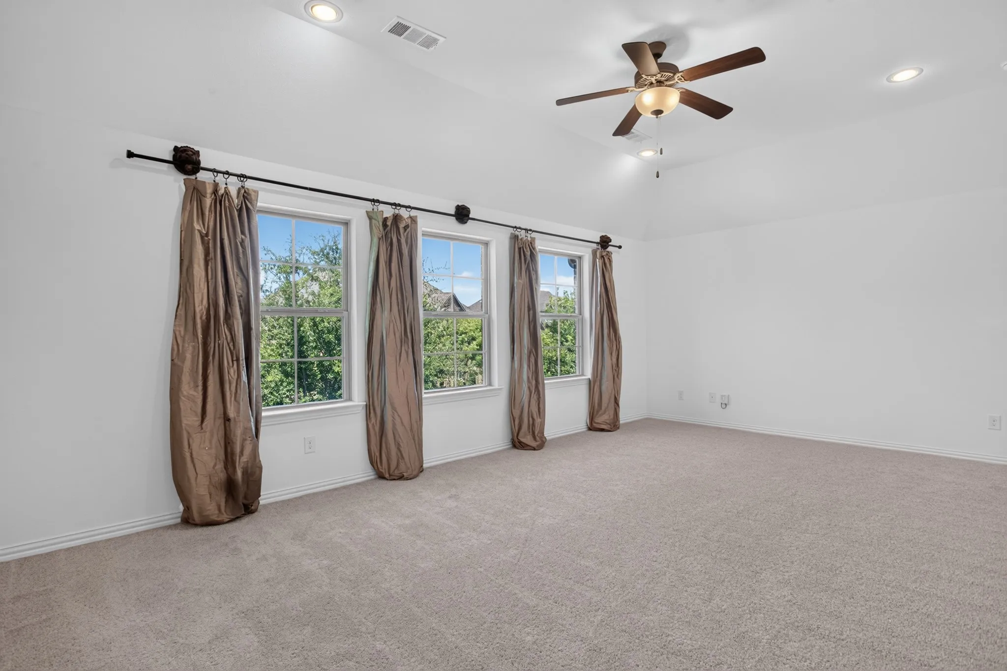 Townhouse For Sale in Collin County , 7224 Chief Spotted Tail Drive, Mc Kinney, Texas 75070, 3 Bedroom, 3 Bathroom, 2 Garage spaces, 2,282 Sqft, built in 2018, Price $439,900, mls#21354196, Real Estate Agent in Mc Kinney, Homes For Sale in Collin county, Homes For Sale in Mc Kinney, Realtor in Mc Kinney Texas, Real Estate Brokerage Independent Realty Texas, Luminita Cordes Realtor
