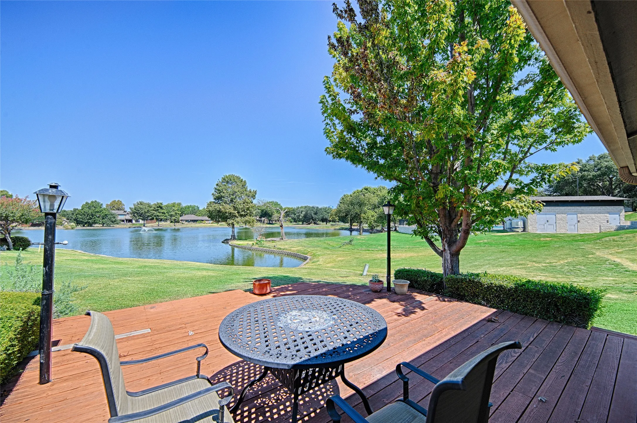 Single Family Residence For Sale in Dallas County , 19 Country Lake Drive, Carrollton, Texas 75006, 2 Bedroom, 3 Bathroom, Garage spaces, 2,598 Sqft, built in 1972, mls#21363559, Real Estate Agent in Carrollton, Homes For Sale in Dallas county, Homes For Sale in Carrollton, Realtor in Carrollton Texas, Real Estate Brokerage Independent Realty Texas, Luminita Cordes Realtor