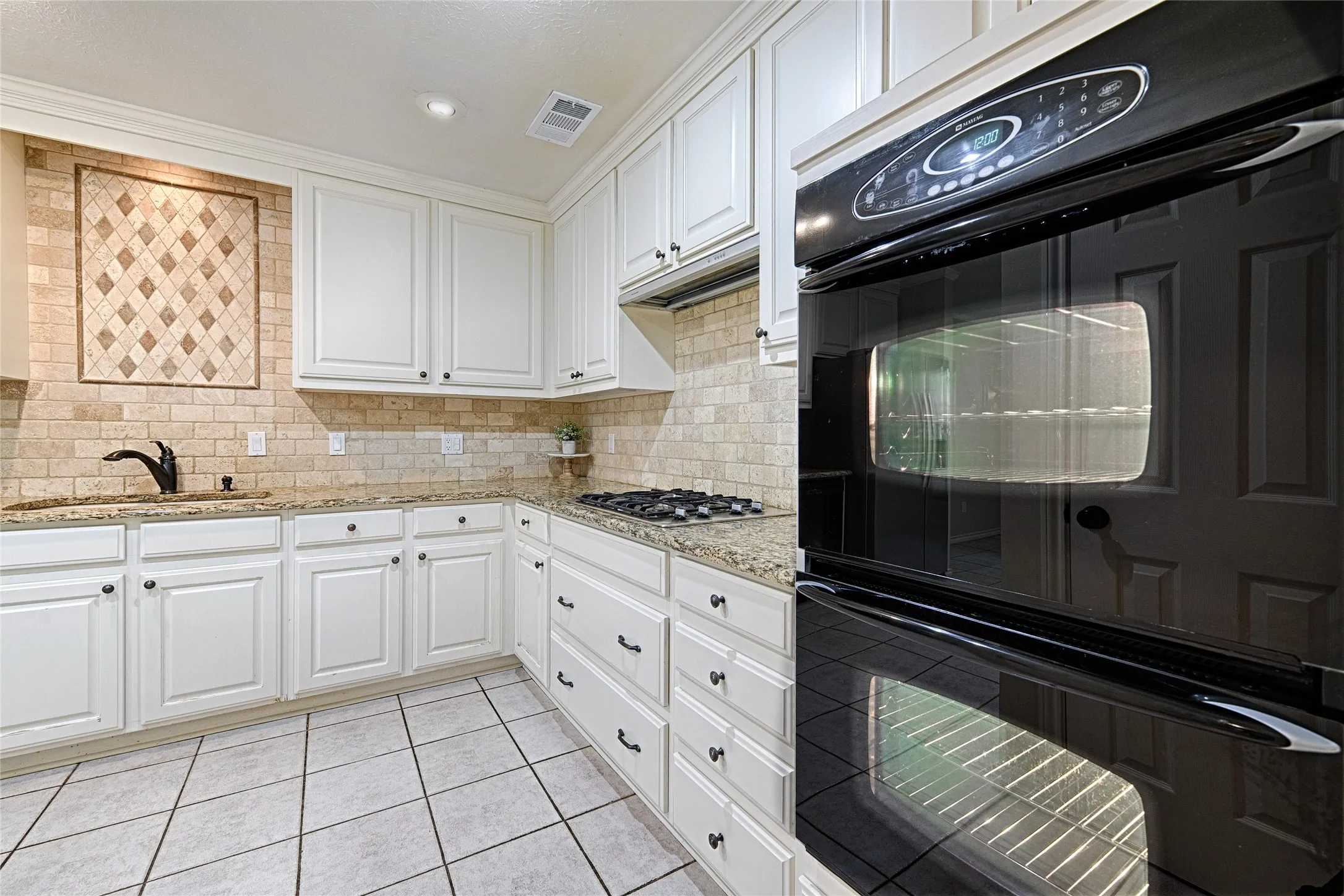 Single Family Residence For Sale in Dallas County , 19 Country Lake Drive, Carrollton, Texas 75006, 2 Bedroom, 3 Bathroom, Garage spaces, 2,598 Sqft, built in 1972, mls#21363559, Real Estate Agent in Carrollton, Homes For Sale in Dallas county, Homes For Sale in Carrollton, Realtor in Carrollton Texas, Real Estate Brokerage Independent Realty Texas, Luminita Cordes Realtor