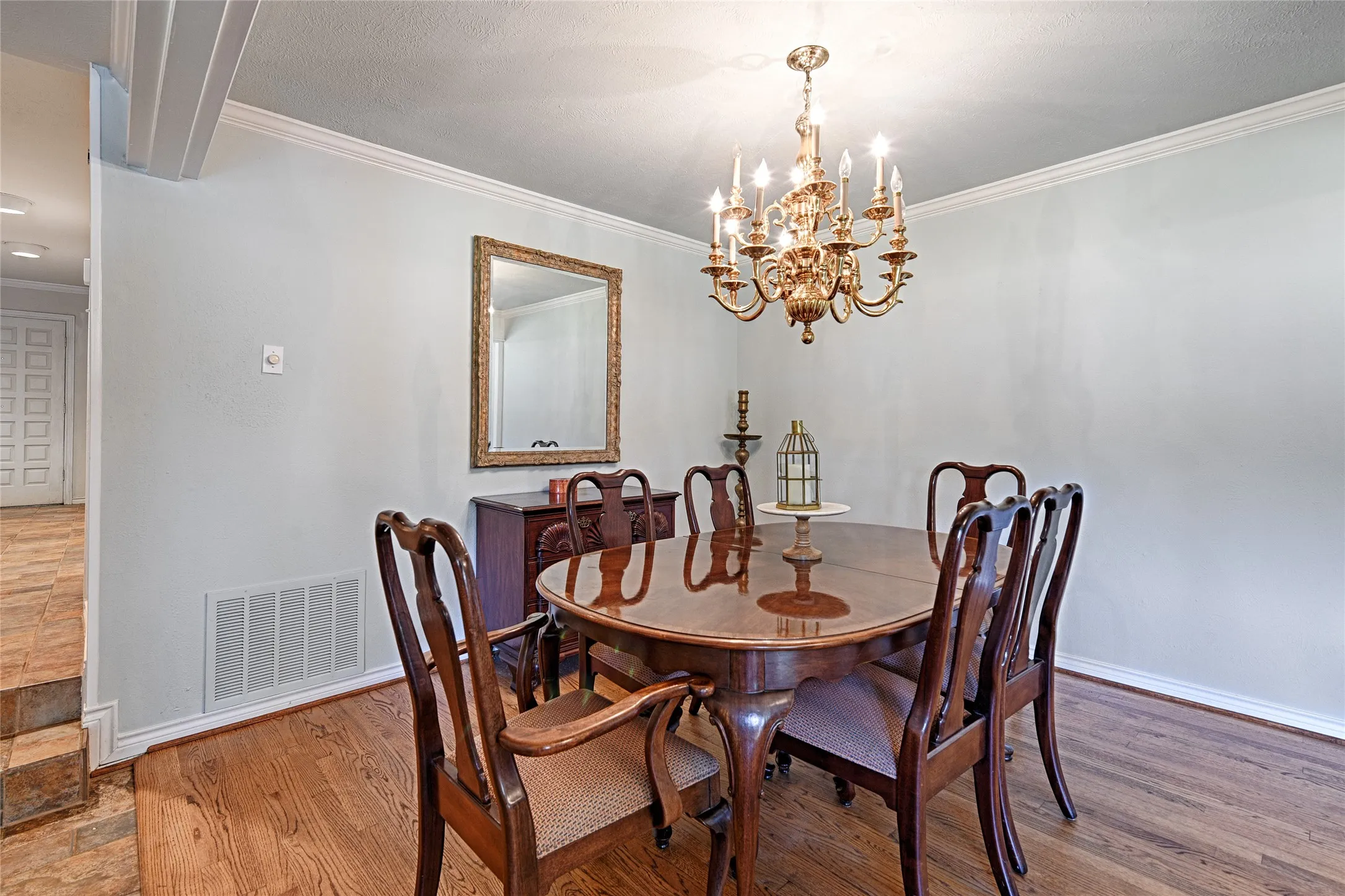 Single Family Residence For Sale in Dallas County , 19 Country Lake Drive, Carrollton, Texas 75006, 2 Bedroom, 3 Bathroom, Garage spaces, 2,598 Sqft, built in 1972, mls#21363559, Real Estate Agent in Carrollton, Homes For Sale in Dallas county, Homes For Sale in Carrollton, Realtor in Carrollton Texas, Real Estate Brokerage Independent Realty Texas, Luminita Cordes Realtor