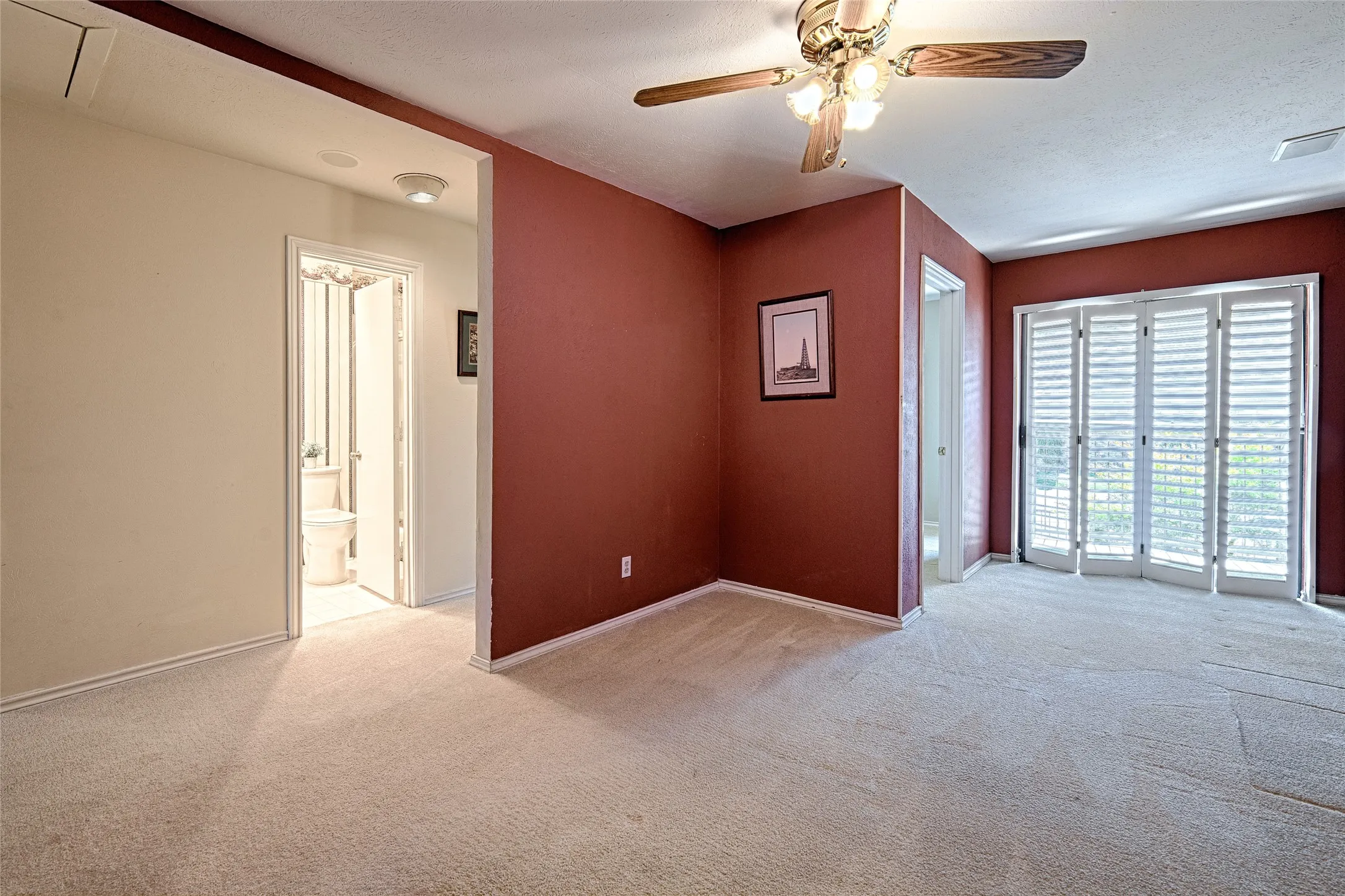 Single Family Residence For Sale in Dallas County , 19 Country Lake Drive, Carrollton, Texas 75006, 2 Bedroom, 3 Bathroom, Garage spaces, 2,598 Sqft, built in 1972, mls#21363559, Real Estate Agent in Carrollton, Homes For Sale in Dallas county, Homes For Sale in Carrollton, Realtor in Carrollton Texas, Real Estate Brokerage Independent Realty Texas, Luminita Cordes Realtor