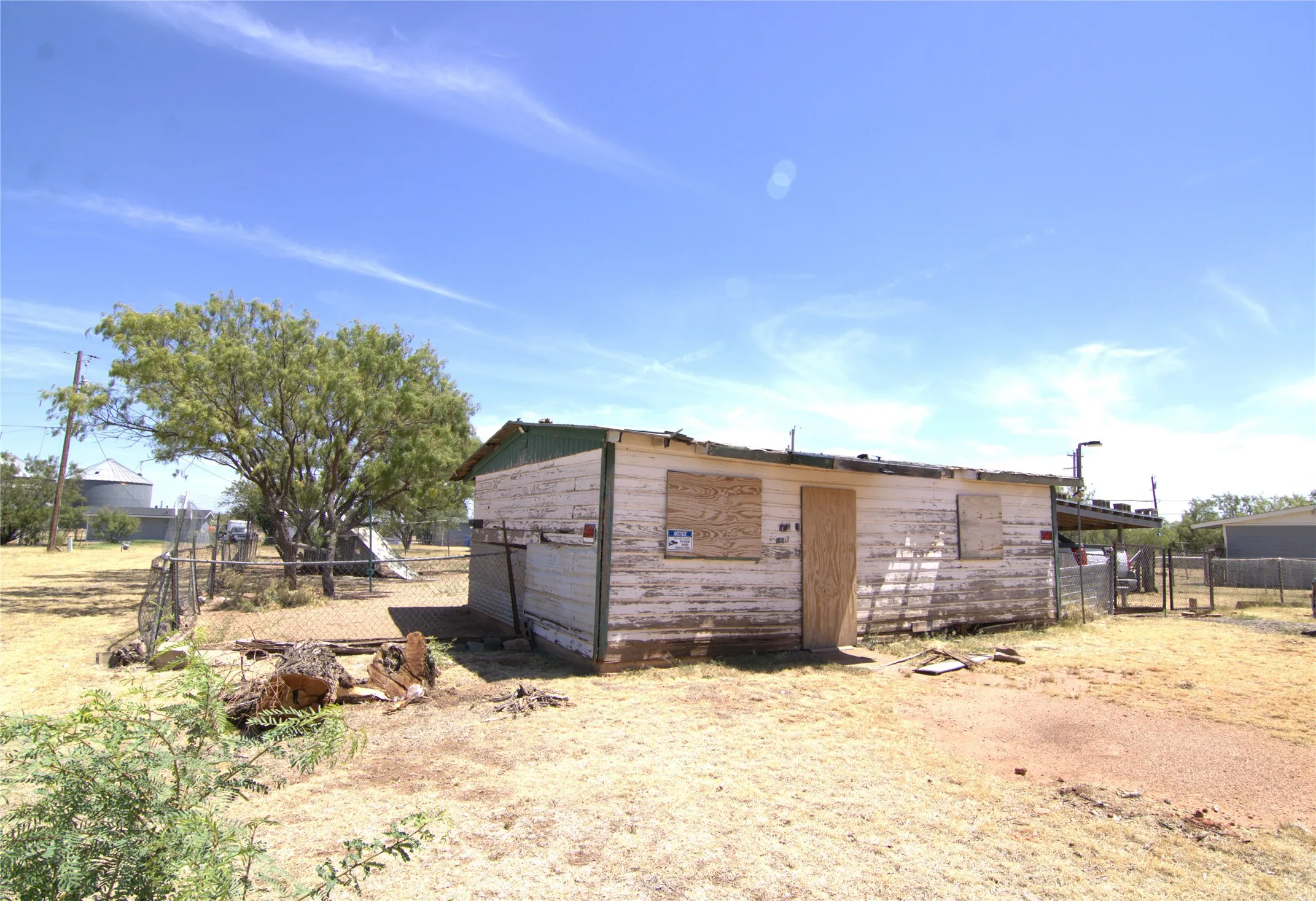 Single Family Residence For Sale in Jones County , 1331 Avenue G, Anson, Texas 79501, 4 Bedroom, 2 Bathroom, Garage spaces, 1,580 Sqft, built in 1955, Price $134,900, mls#21365617, Real Estate Agent in Anson, Homes For Sale in Jones county, Homes For Sale in Anson, Realtor in Anson Texas, Real Estate Brokerage Independent Realty Texas, Luminita Cordes Realtor