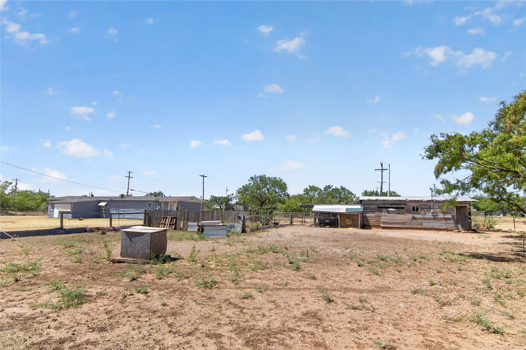 Single Family Residence For Sale in Jones County , 1331 Avenue G, Anson, Texas 79501, 4 Bedroom, 2 Bathroom, Garage spaces, 1,580 Sqft, built in 1955, Price $134,900, mls#21365617, Real Estate Agent in Anson, Homes For Sale in Jones county, Homes For Sale in Anson, Realtor in Anson Texas, Real Estate Brokerage Independent Realty Texas, Luminita Cordes Realtor