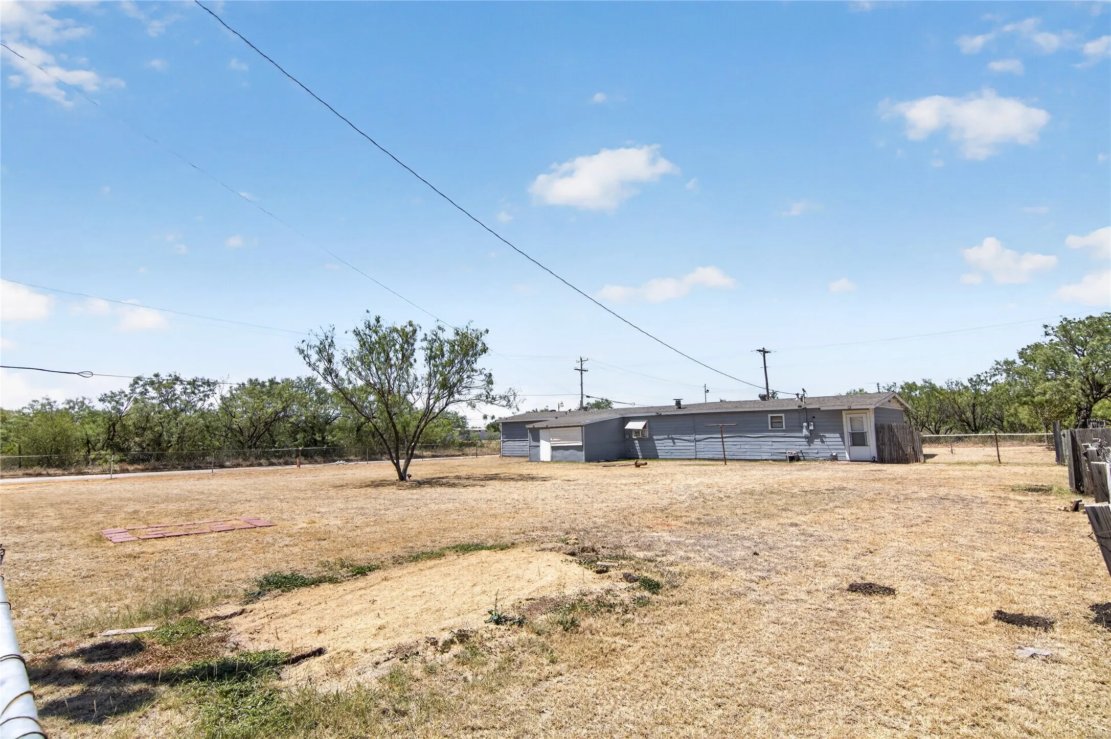 Single Family Residence For Sale in Jones County , 1331 Avenue G, Anson, Texas 79501, 4 Bedroom, 2 Bathroom, Garage spaces, 1,580 Sqft, built in 1955, Price $134,900, mls#21365617, Real Estate Agent in Anson, Homes For Sale in Jones county, Homes For Sale in Anson, Realtor in Anson Texas, Real Estate Brokerage Independent Realty Texas, Luminita Cordes Realtor