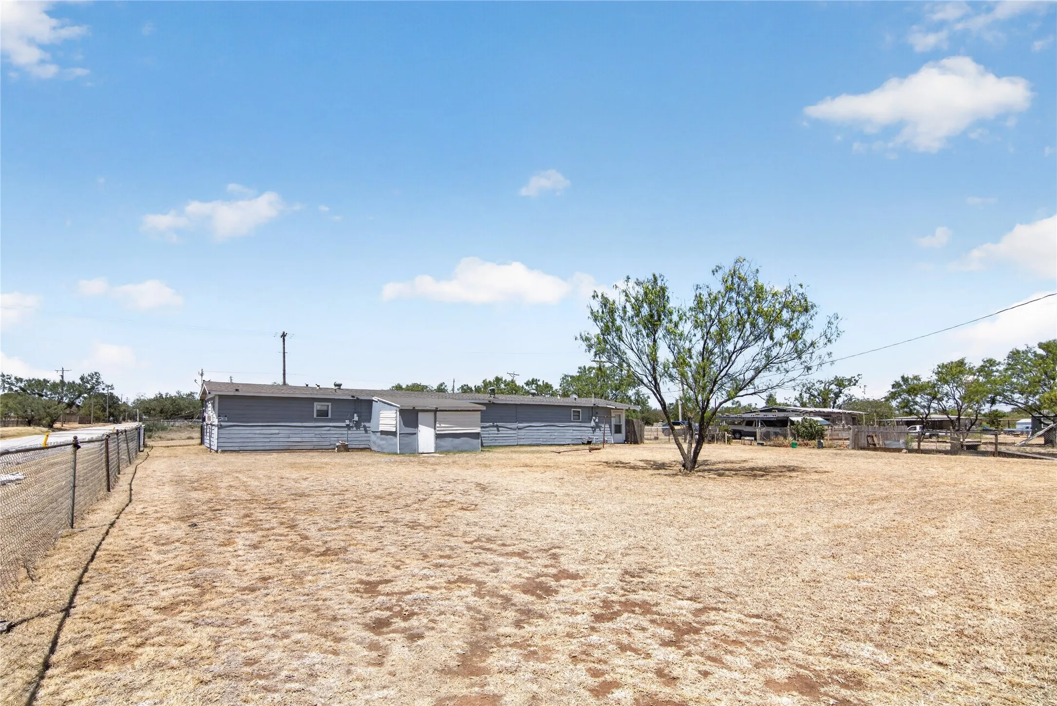 Single Family Residence For Sale in Jones County , 1331 Avenue G, Anson, Texas 79501, 4 Bedroom, 2 Bathroom, Garage spaces, 1,580 Sqft, built in 1955, Price $134,900, mls#21365617, Real Estate Agent in Anson, Homes For Sale in Jones county, Homes For Sale in Anson, Realtor in Anson Texas, Real Estate Brokerage Independent Realty Texas, Luminita Cordes Realtor