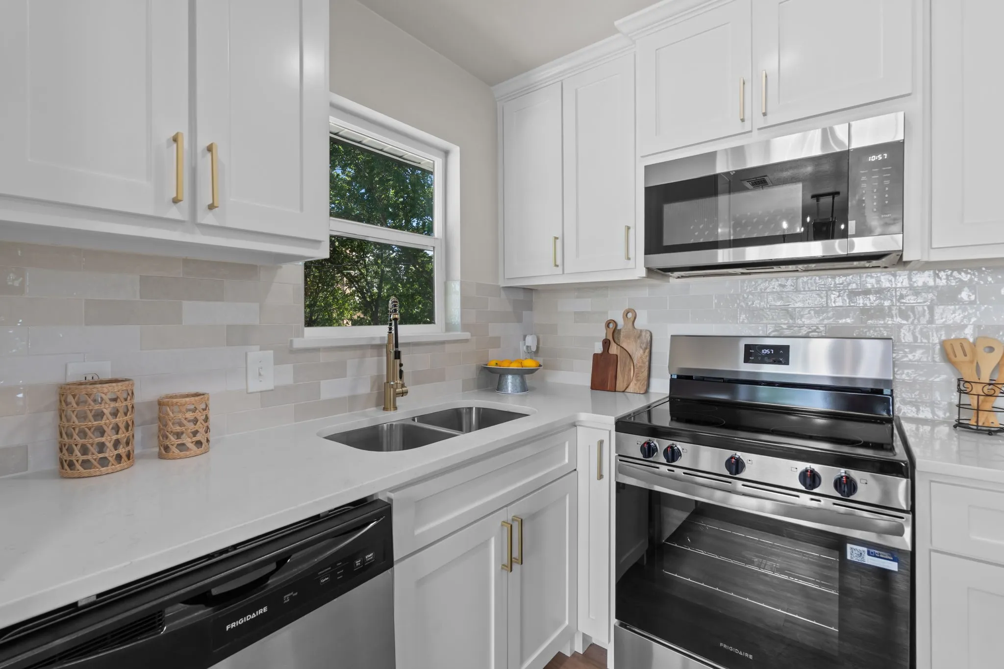 Single Family Residence For Sale in Tarrant County , 5908 Locke Avenue, Fort Worth, Texas 76107, 3 Bedroom, 1 Bathroom, 1 Garage spaces, 983 Sqft, built in 1949, mls#21365691, Real Estate Agent in Fort Worth, Homes For Sale in Tarrant county, Homes For Sale in Fort Worth, Realtor in Fort Worth Texas, Real Estate Brokerage Independent Realty Texas, Luminita Cordes Realtor