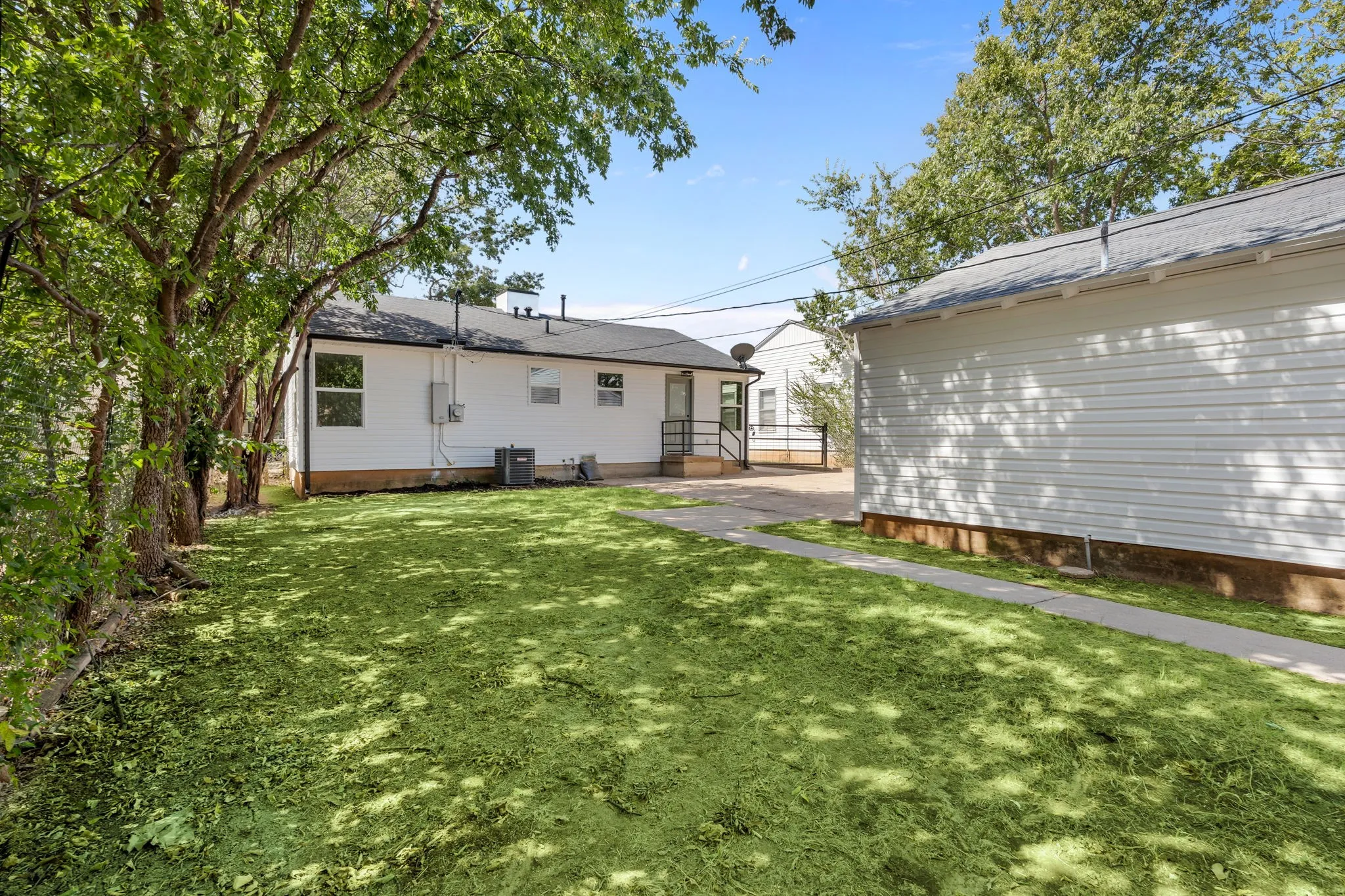 Single Family Residence For Sale in Tarrant County , 5908 Locke Avenue, Fort Worth, Texas 76107, 3 Bedroom, 1 Bathroom, 1 Garage spaces, 983 Sqft, built in 1949, mls#21365691, Real Estate Agent in Fort Worth, Homes For Sale in Tarrant county, Homes For Sale in Fort Worth, Realtor in Fort Worth Texas, Real Estate Brokerage Independent Realty Texas, Luminita Cordes Realtor