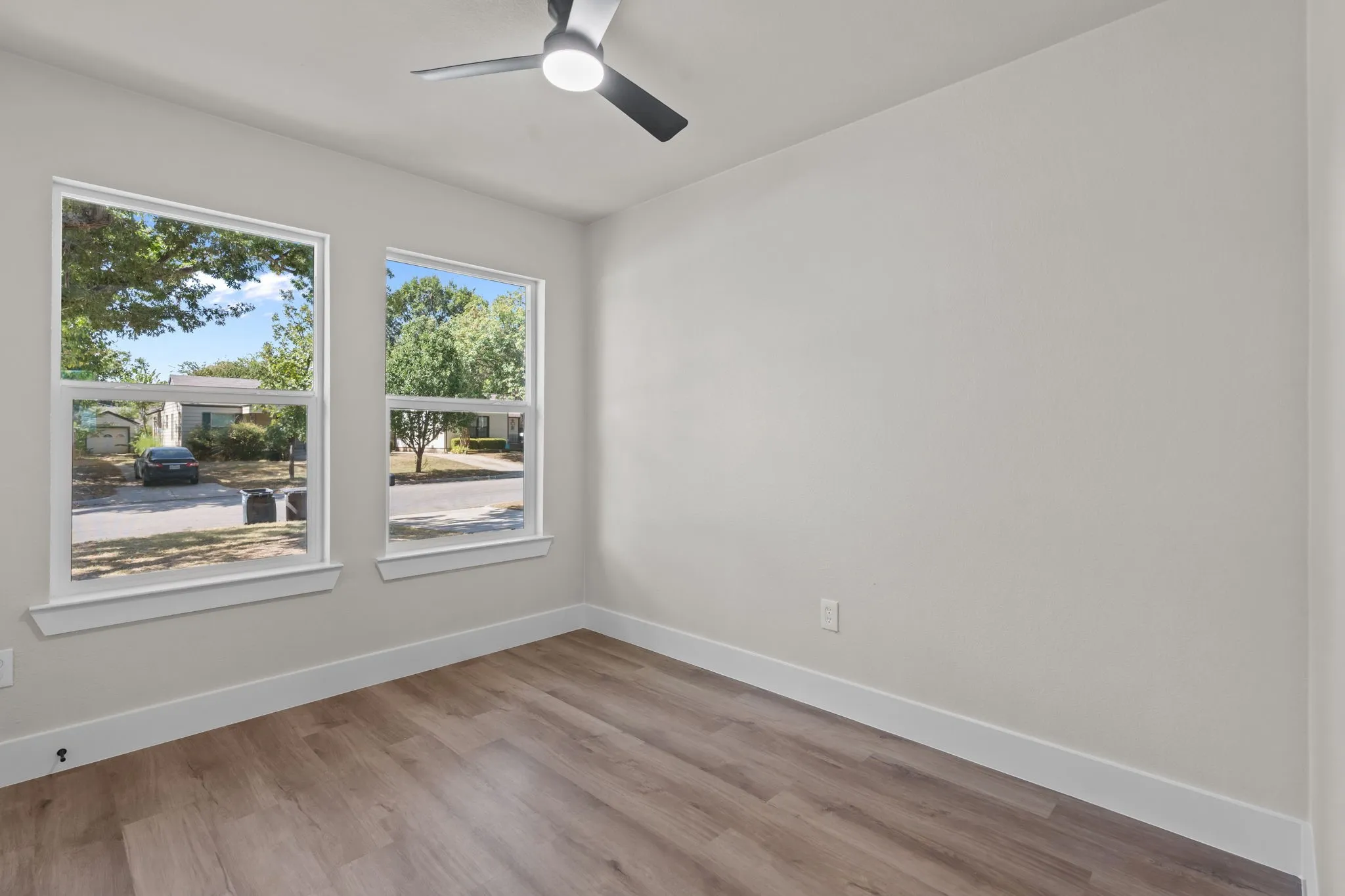 Single Family Residence For Sale in Tarrant County , 5908 Locke Avenue, Fort Worth, Texas 76107, 3 Bedroom, 1 Bathroom, 1 Garage spaces, 983 Sqft, built in 1949, mls#21365691, Real Estate Agent in Fort Worth, Homes For Sale in Tarrant county, Homes For Sale in Fort Worth, Realtor in Fort Worth Texas, Real Estate Brokerage Independent Realty Texas, Luminita Cordes Realtor