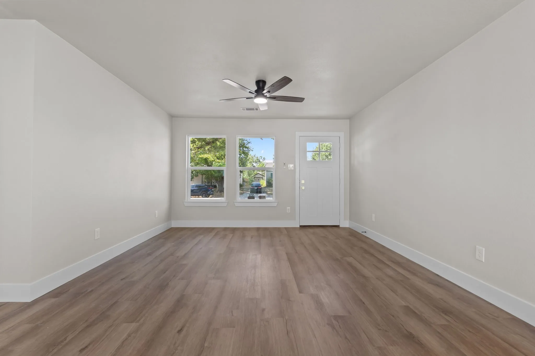 Single Family Residence For Sale in Tarrant County , 5908 Locke Avenue, Fort Worth, Texas 76107, 3 Bedroom, 1 Bathroom, 1 Garage spaces, 983 Sqft, built in 1949, mls#21365691, Real Estate Agent in Fort Worth, Homes For Sale in Tarrant county, Homes For Sale in Fort Worth, Realtor in Fort Worth Texas, Real Estate Brokerage Independent Realty Texas, Luminita Cordes Realtor