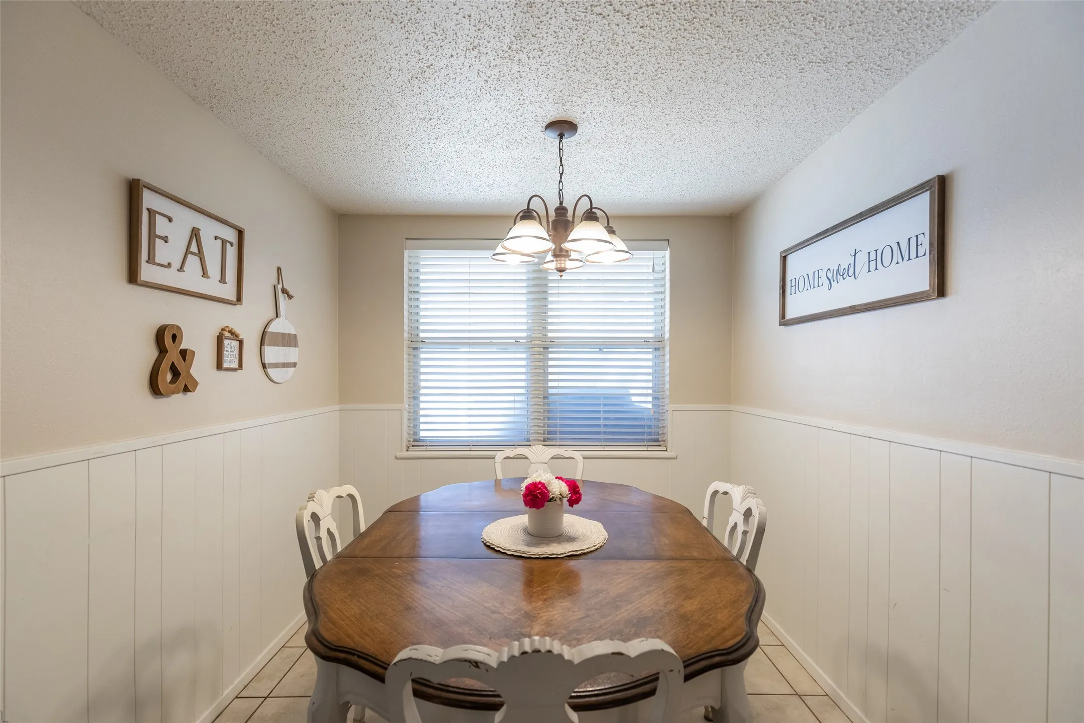 Single Family Residence For Sale in Taylor County , 4002 Ligustrum Drive, Abilene, Texas 79605, 4 Bedroom, 2 Bathroom, 2 Garage spaces, 2,425 Sqft, built in 1968, mls#21365148, Real Estate Agent in Abilene, Homes For Sale in Taylor county, Homes For Sale in Abilene, Realtor in Abilene Texas, Real Estate Brokerage Independent Realty Texas, Luminita Cordes Realtor